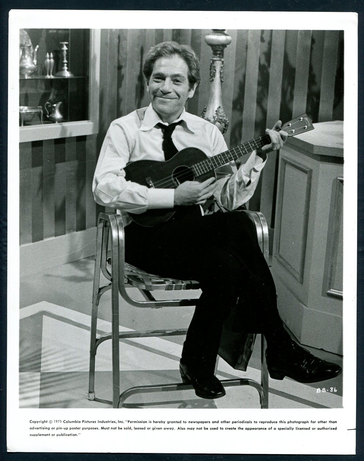GEORGE SEGAL in The Black Bird '75 PLAYING GUITAR