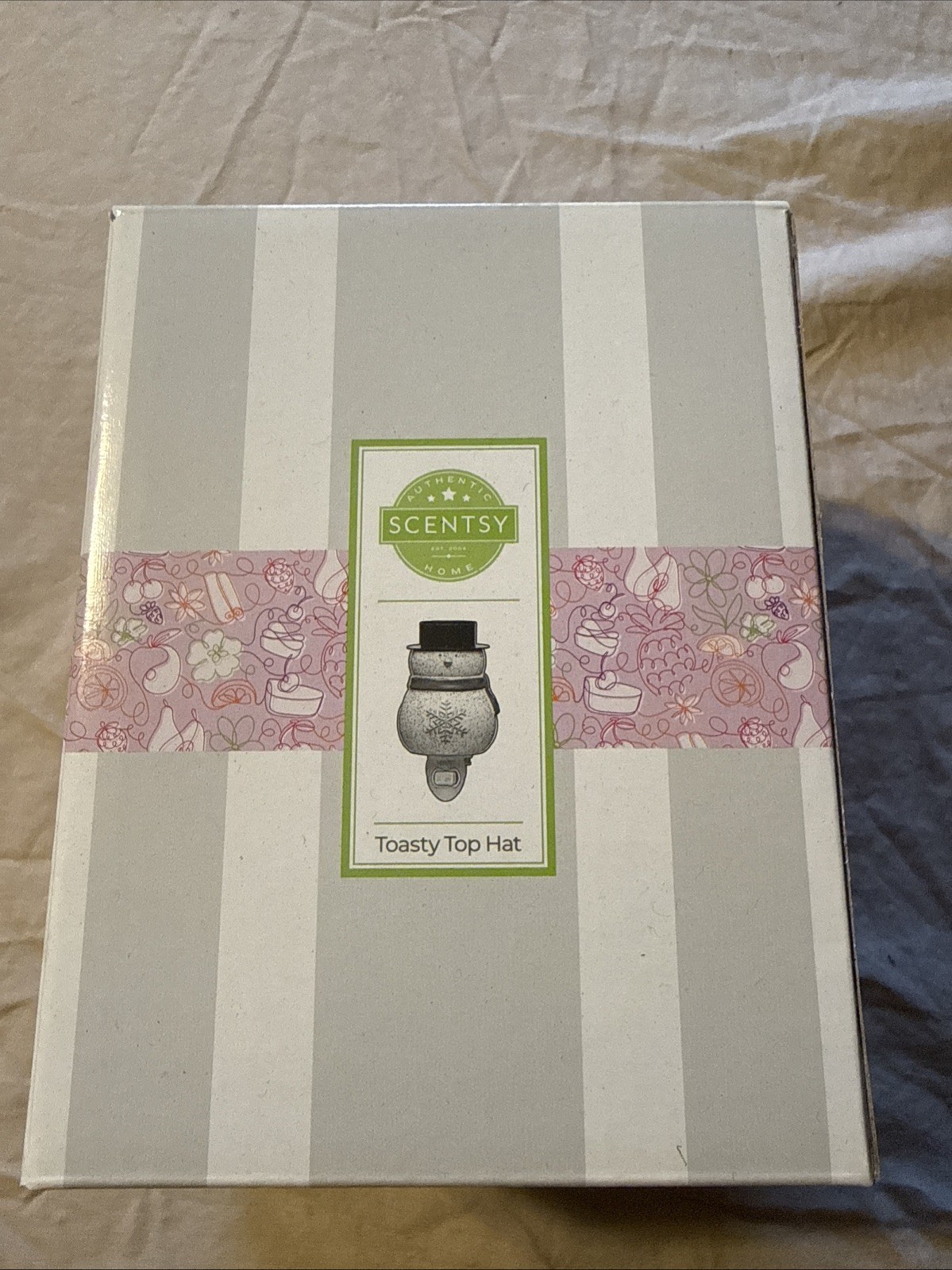 SCENTSY Toasty Top Hat Snowman Mini  Plug in Warmer with Bulb - NEW