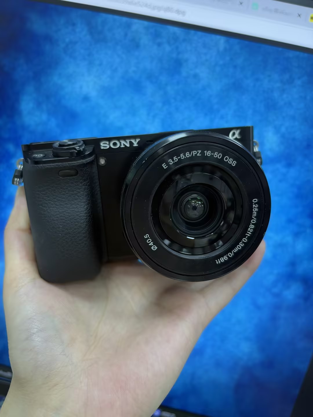 Sony Alpha A6000 24.3MP Mirrorless Digital Camera w/16-50mm Lens 95% New Black