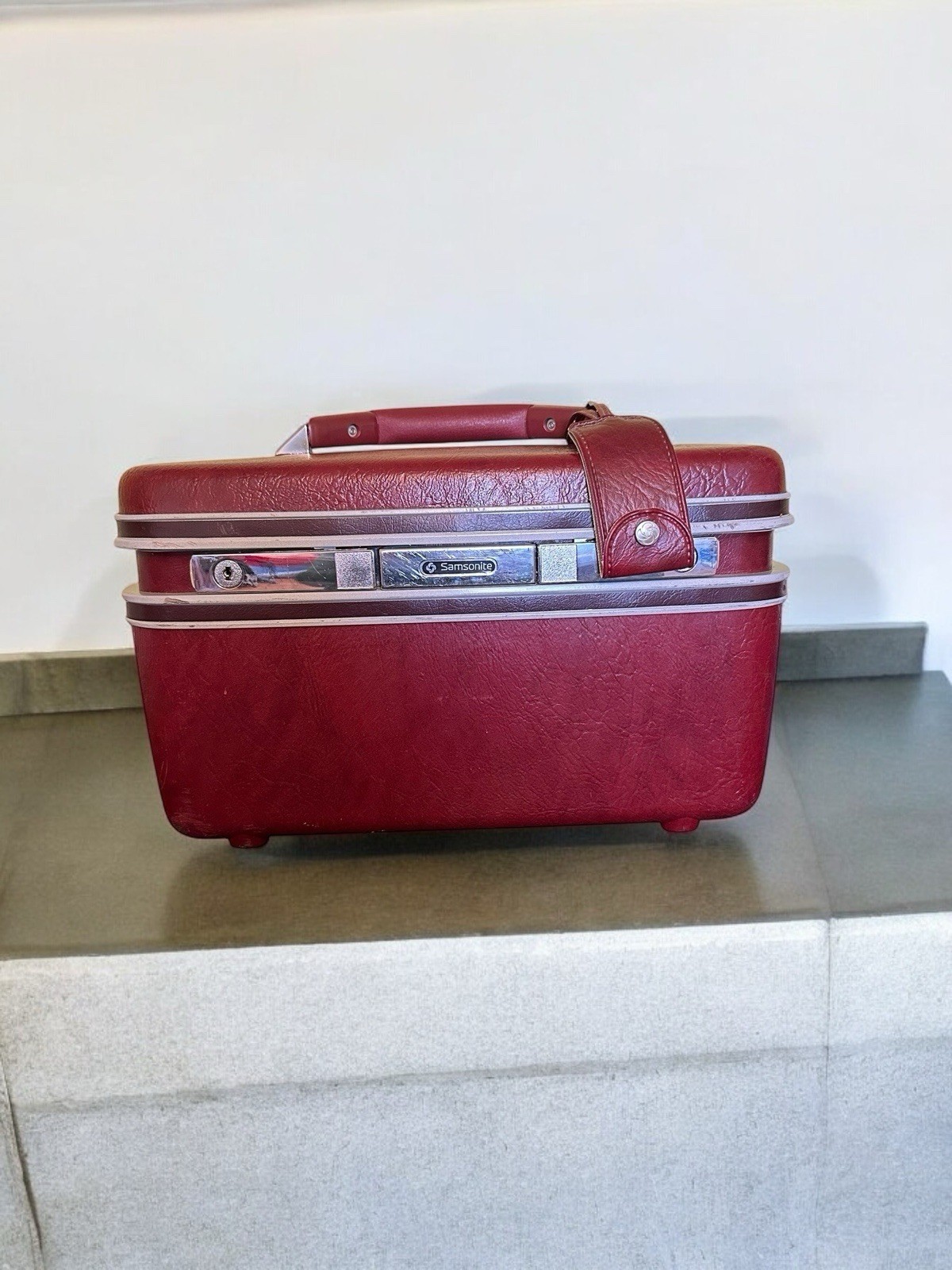 Vtg Samsonite Silhouette II Burgundy Train Case Luggage Mirror Tray Tag  No Key