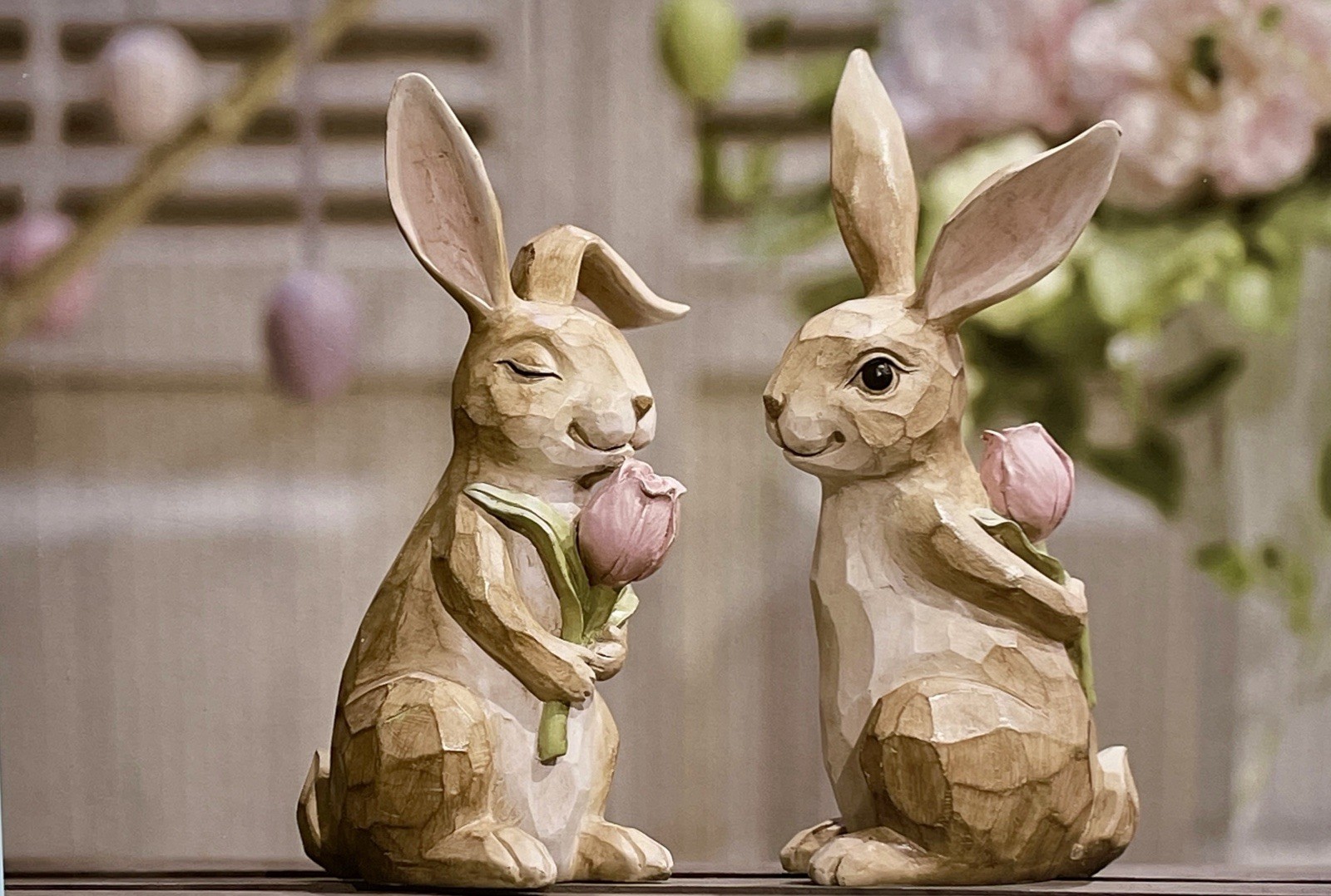 Hanka Home Floral Bunnies Figurines Set Of 2 Beige Resin Farmhouse Easter Decor