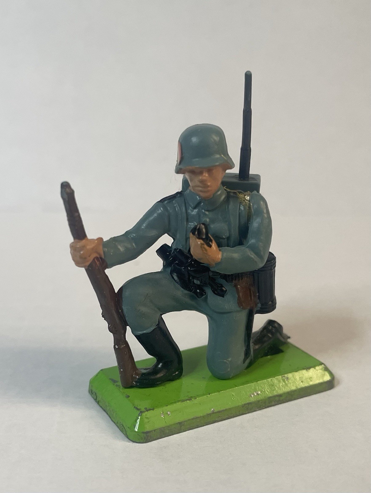 1/32 Britains LTD German Radio Operator
