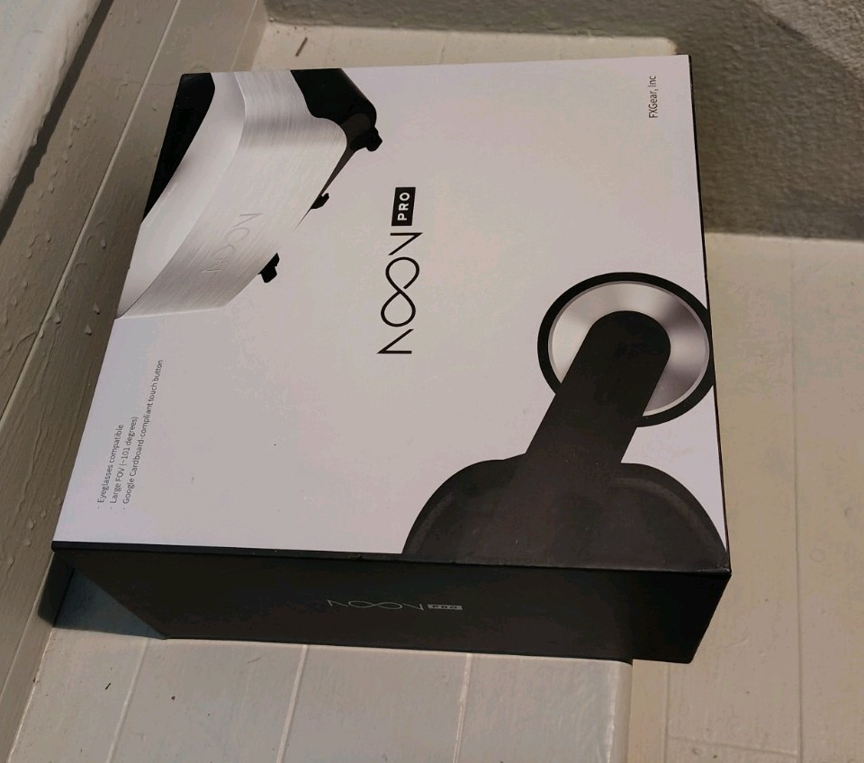 Noon Pro VR Headset - VR Glasses Goggles for Smartphone - Includes Case