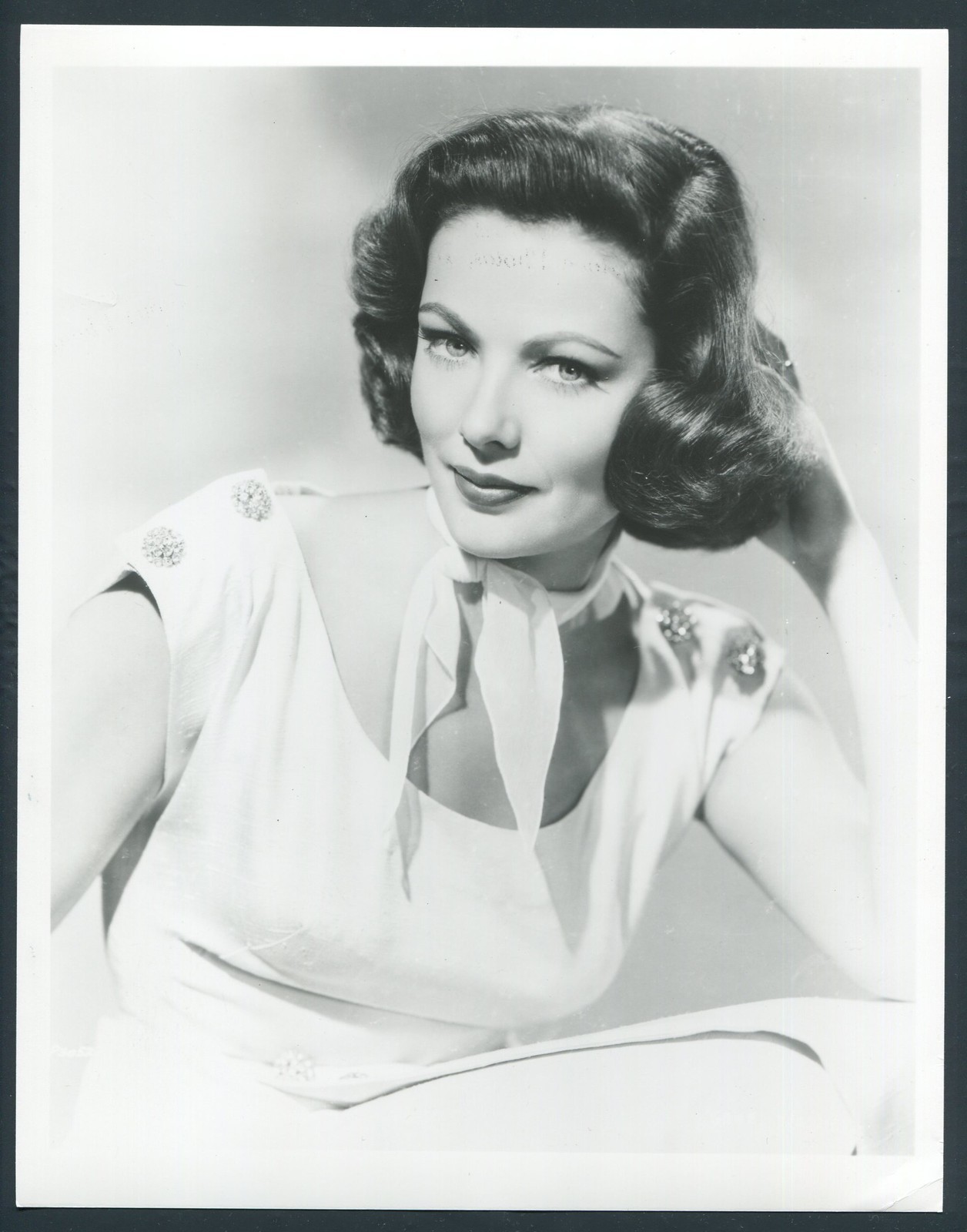 GENE TIERNEY (1980s) HAND IN HAIR