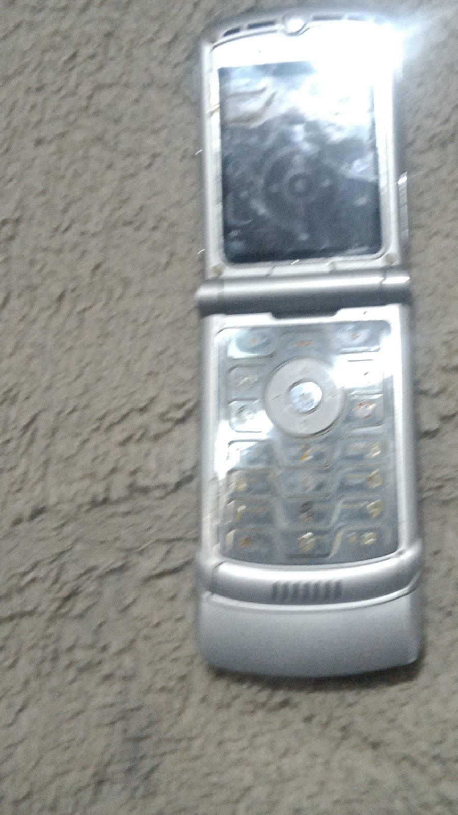 Motorola RAZR V3 Silver Flip Phone T-Mobile 2G Camera 0.3MP Vintage Cell Phone