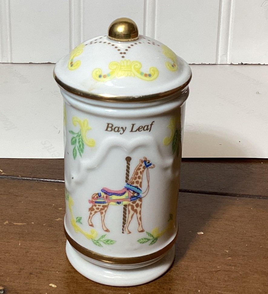 1993 Lenox Fine Porcelain The Spice Carousel Spice Jar Bay Leaf Giraffe