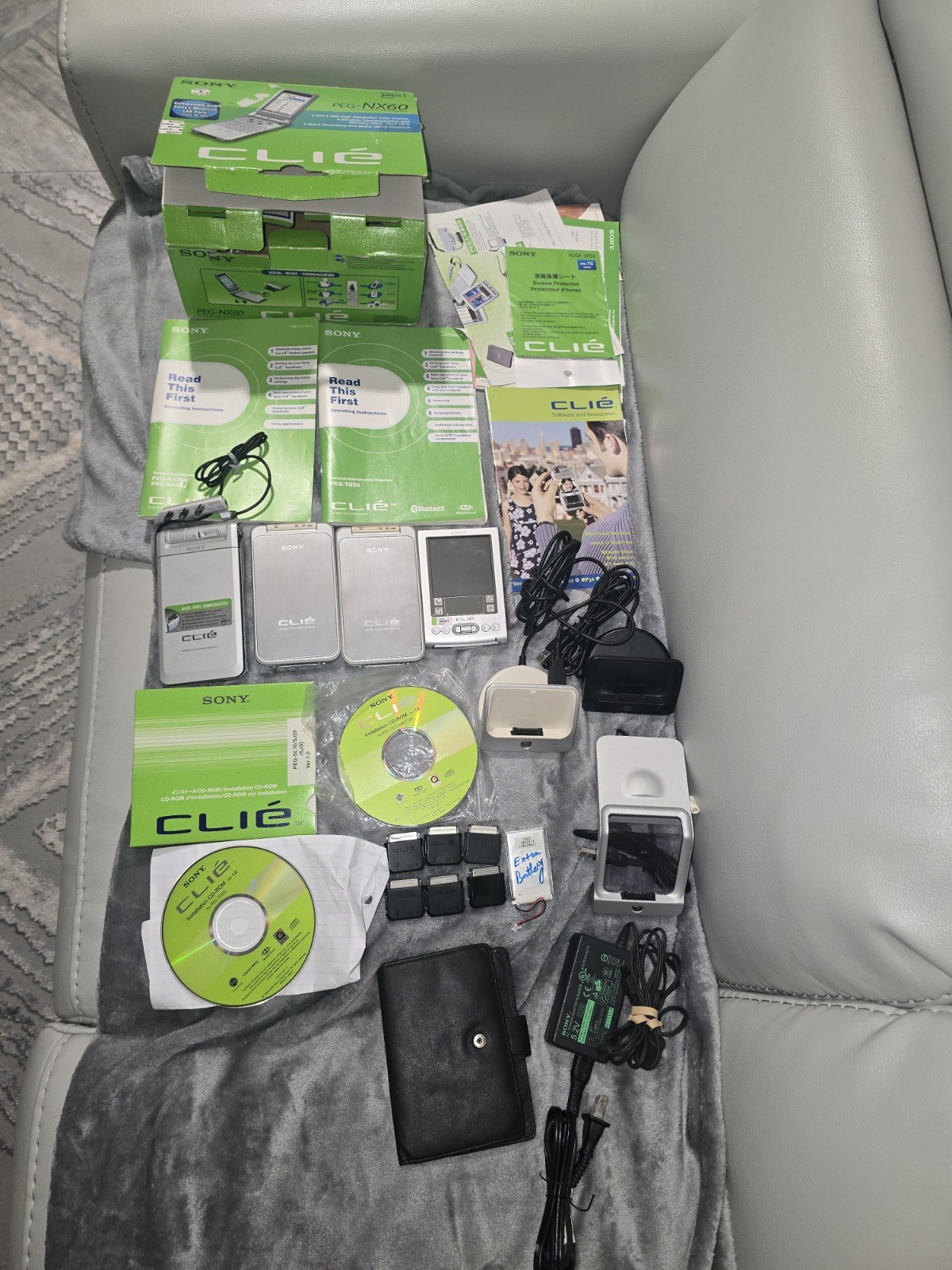 Lot Of 4 Sony CLIE Personal Organizer:PEG-NX60,2 PEG-TG50/U & PEG-TJ25/U. READ