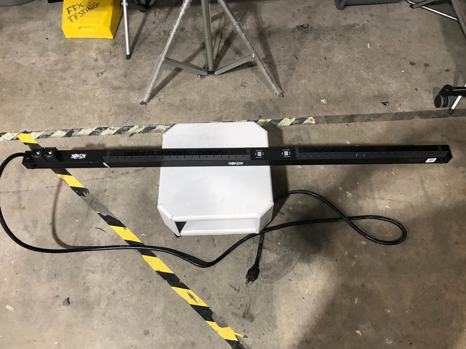 Tripp Lite PDUMV30HV PDU Power Distribution Unit 24A 208/230V