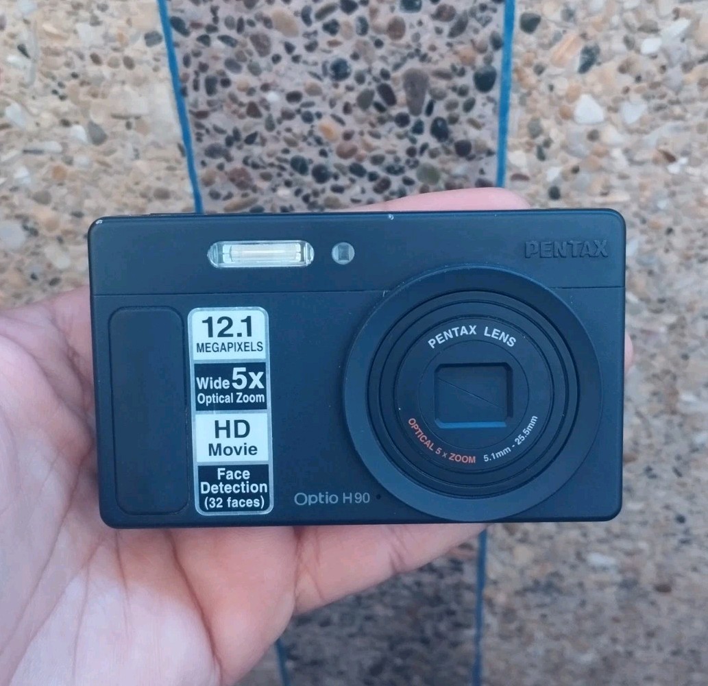 Pentax Optio H90 12.1MP 5x Zoom Digital Compact Camera - Black 