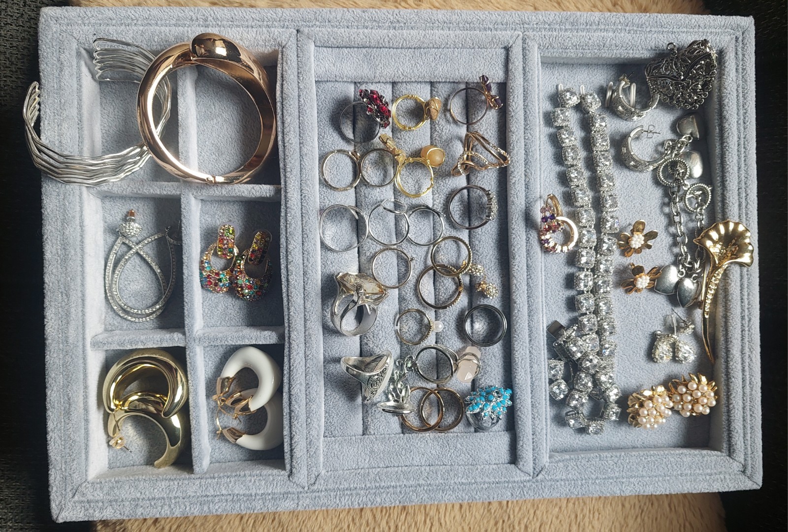 gold and silver tone jewelry lot