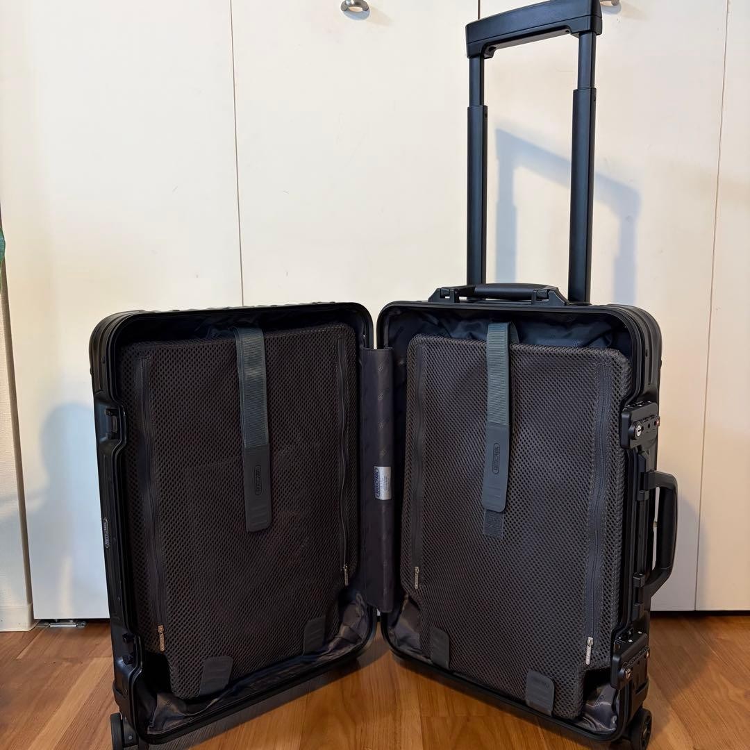 Used Rimowa 32L Stealth 4-wheels Matte black aluminum body Carry Case Suitcase