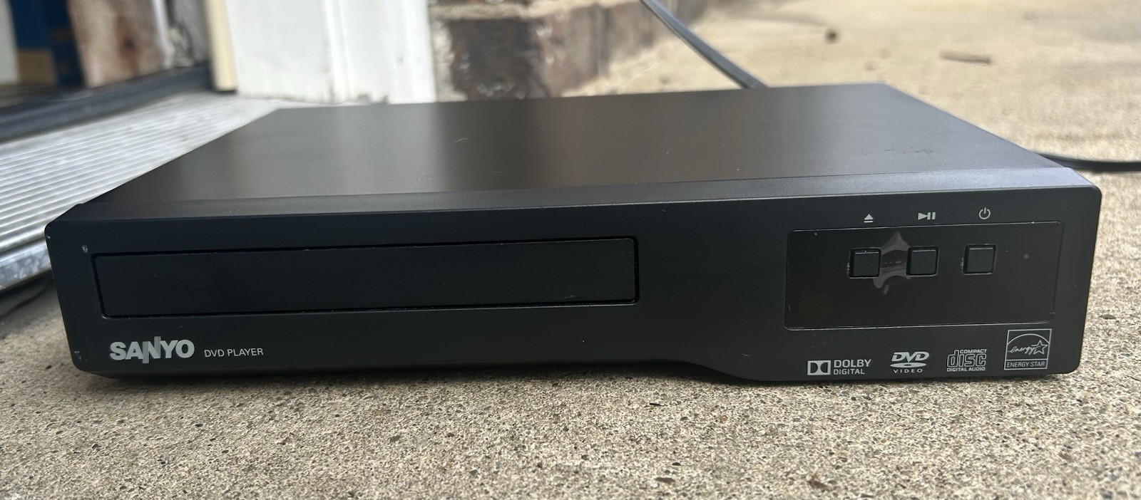 Sanyo FWDP105F DVD Player Without Remote In Working Condition