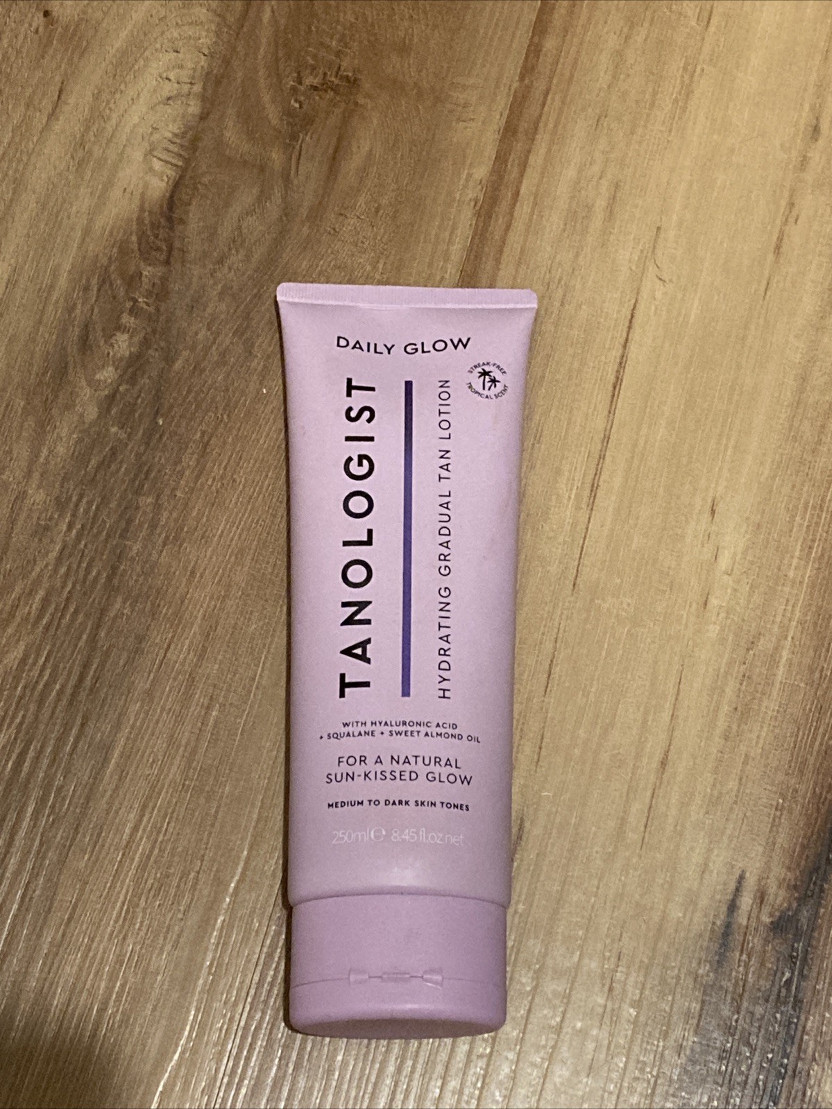 New Tanologist 8.5 ounce hydrating daily moisturizer withHyalironic acid￼