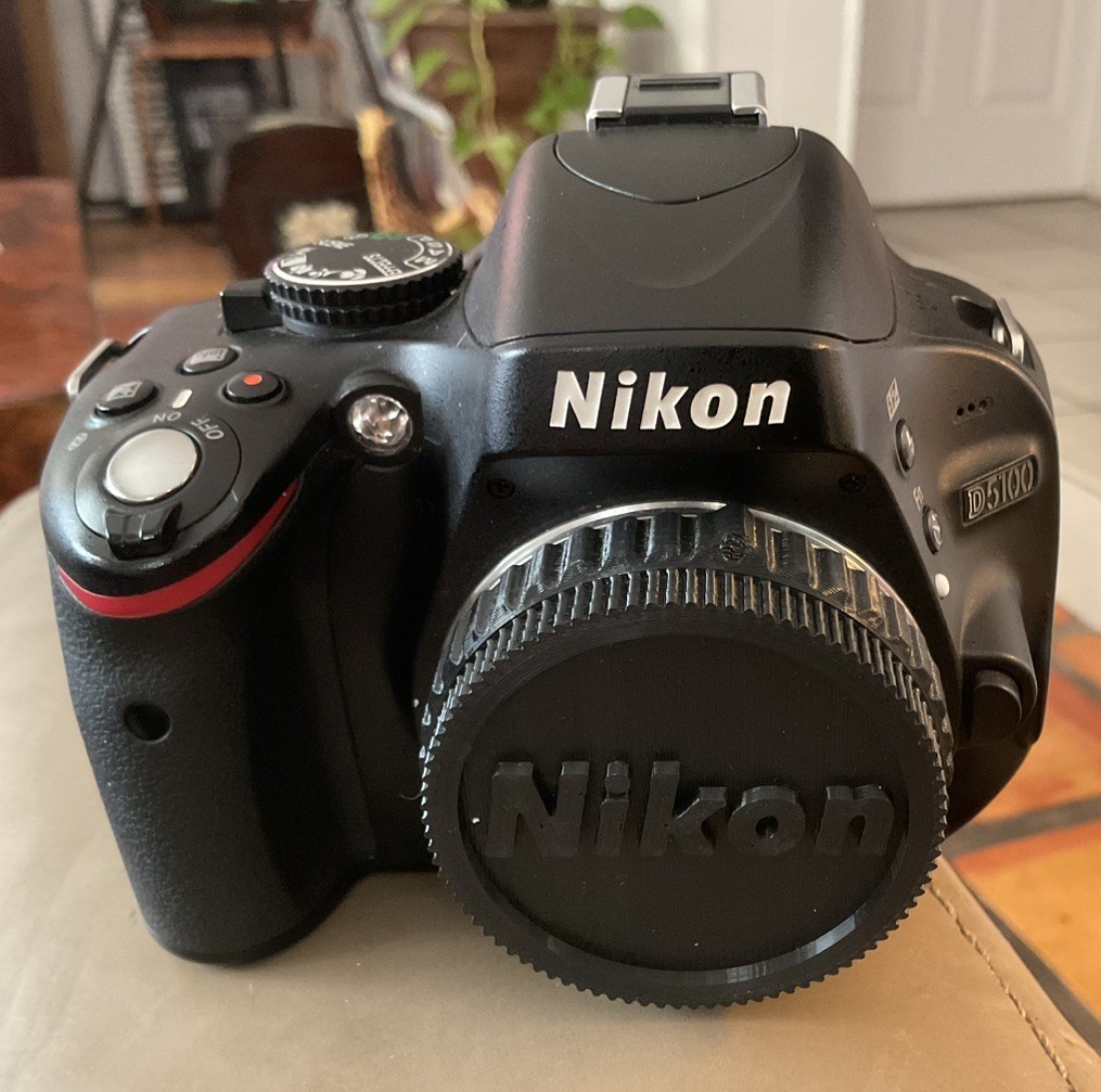 Nikon D5100 16.2 MP Digital SLR Camera - (Shutter Count 6650) Excellent Cond.