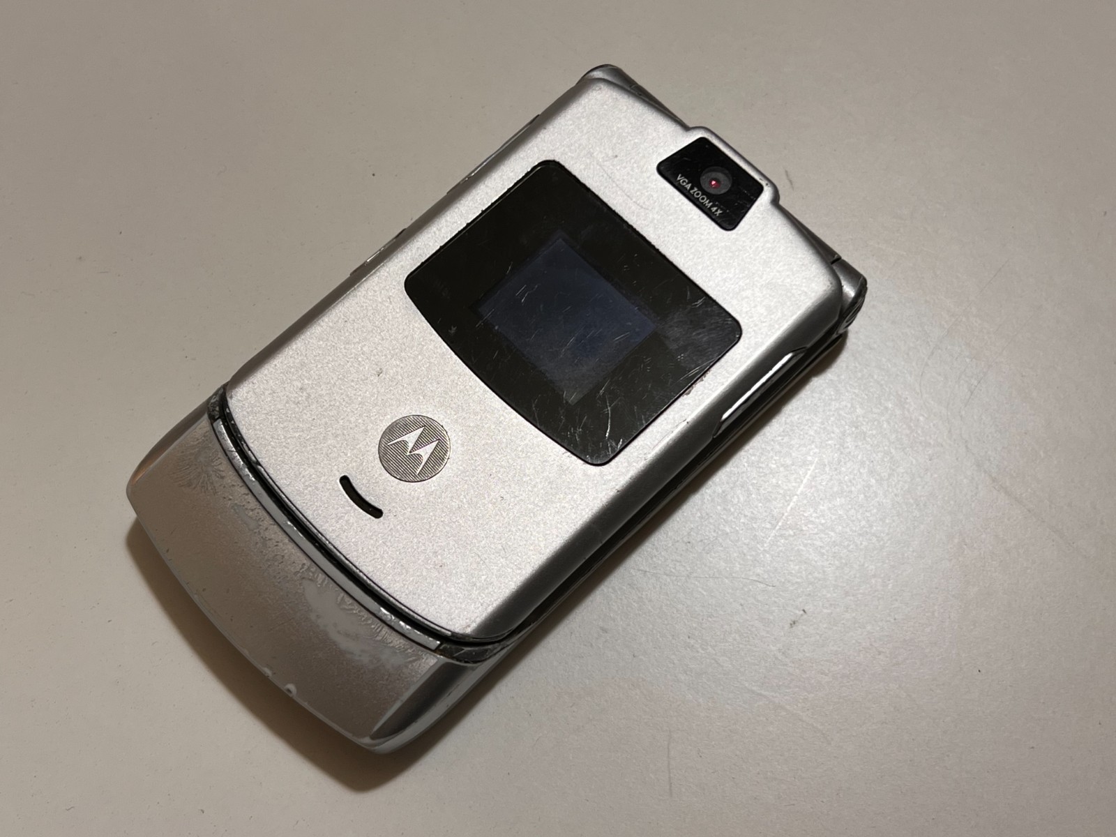 Motorola Razr V3 Silver Color - vintage cell phones
