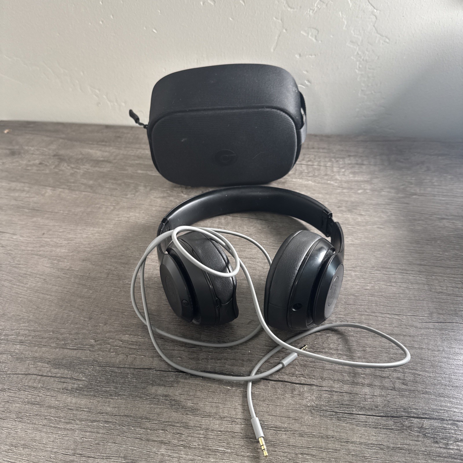 Beats by Dr. Dre Studio3 Over the Ear Wireless Headphones - Black Excellent Cond