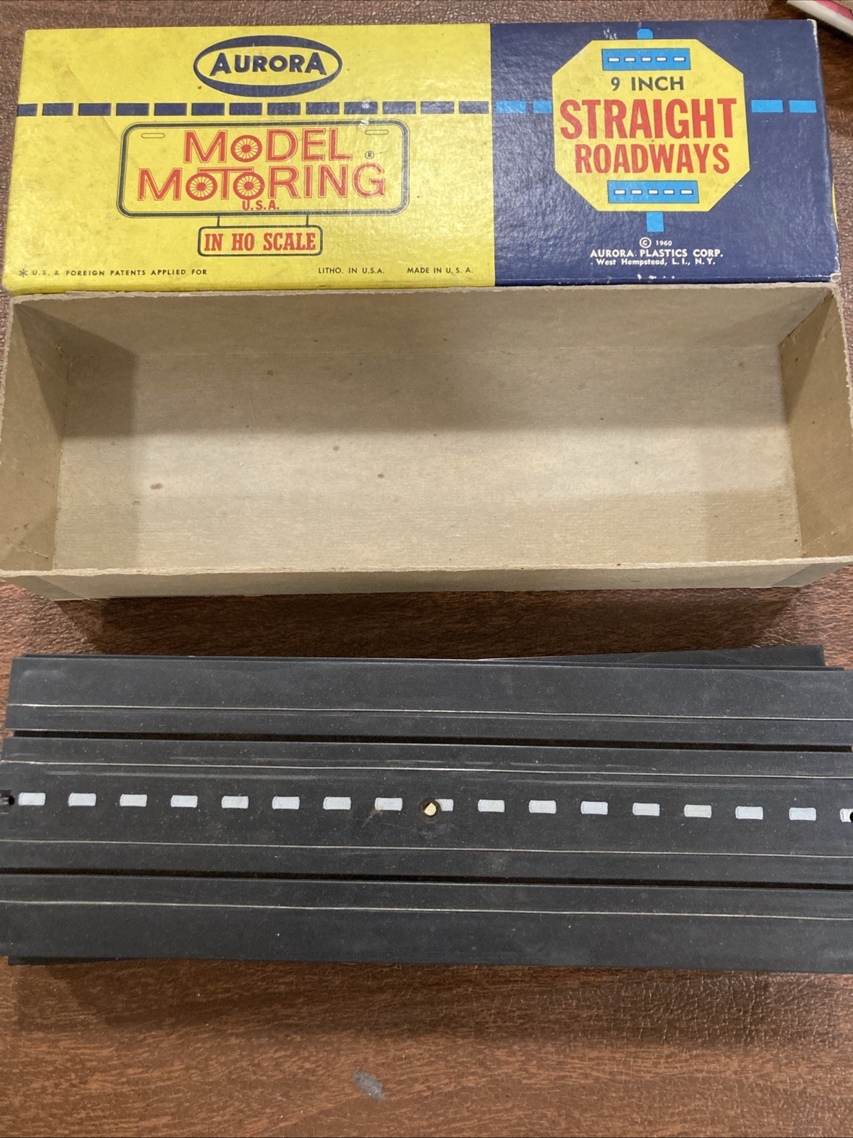 VINTAGE Aurora Model Motoring HO 9" Straight Roadways (5 PCs. No. 1517) in Box
