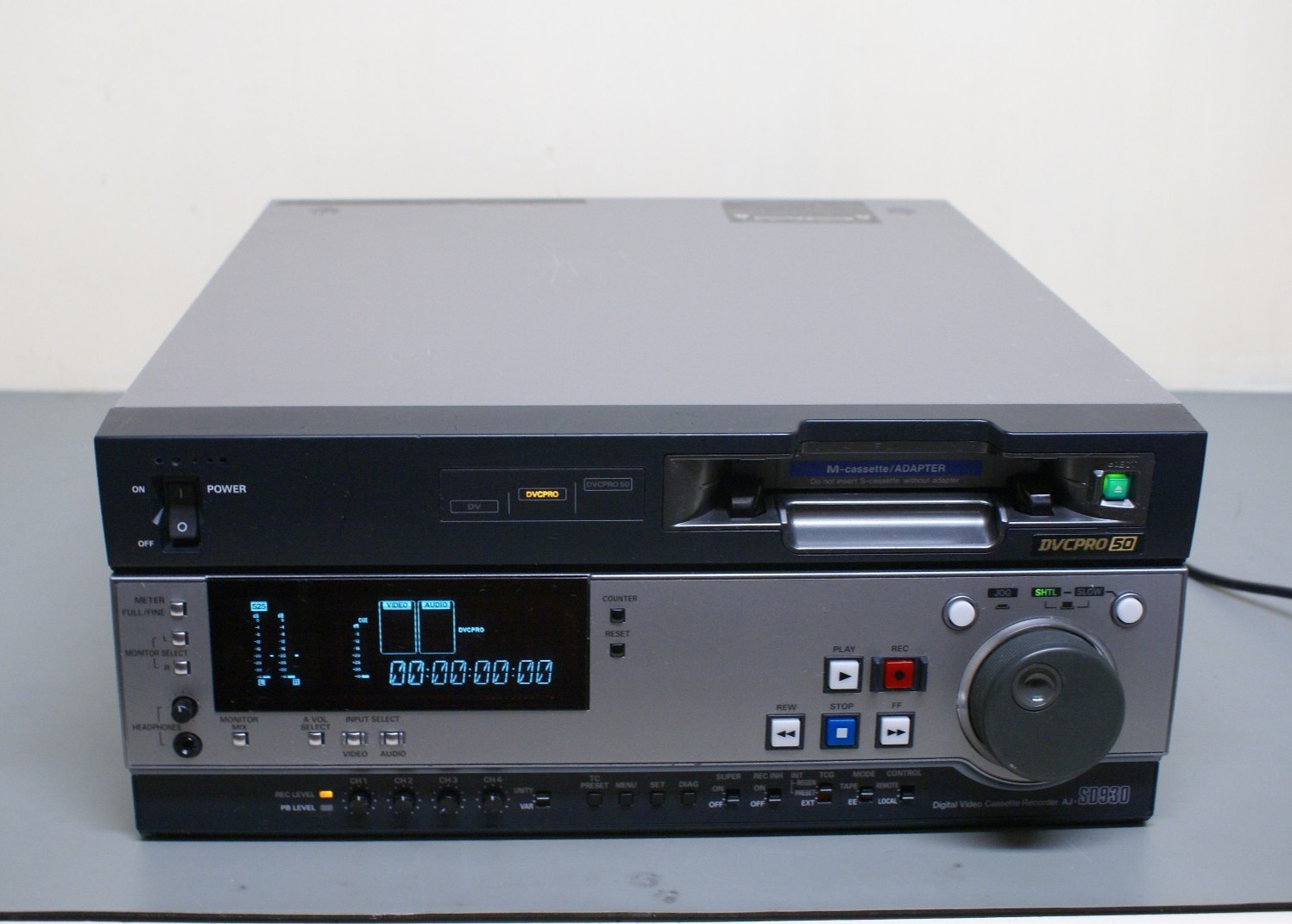 U27780 Panasonic AJSD930 DVCPRO50 Digital Video Cassette Recorder VTR    G3D