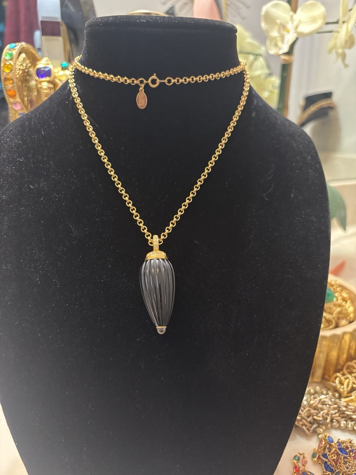 Vintage Joan Rivers Black Ribbed Lucite Pendant Necklace