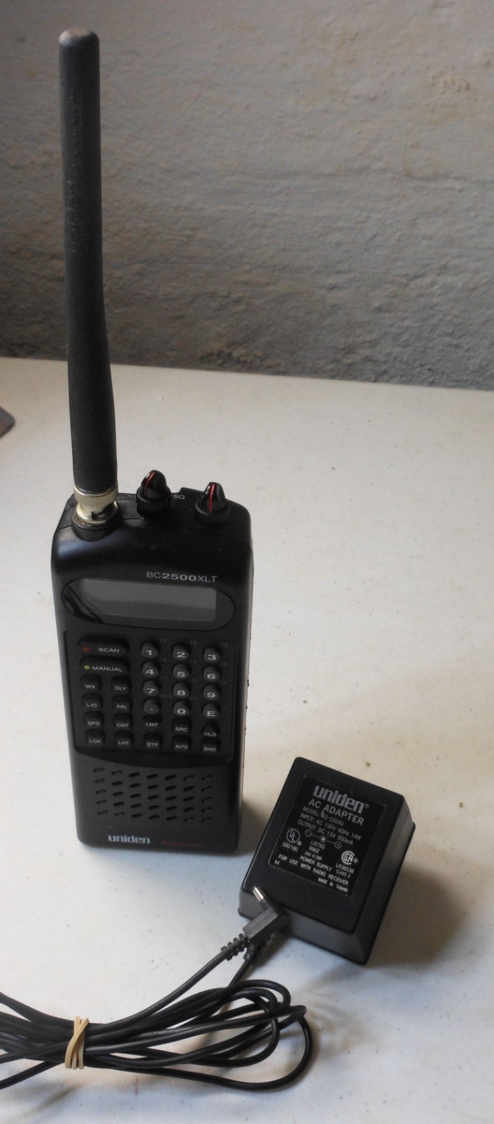 Uniden Bearcat 30 Channel 10 Band Radio Handheld Scanner BC60XLT1 Works Great 