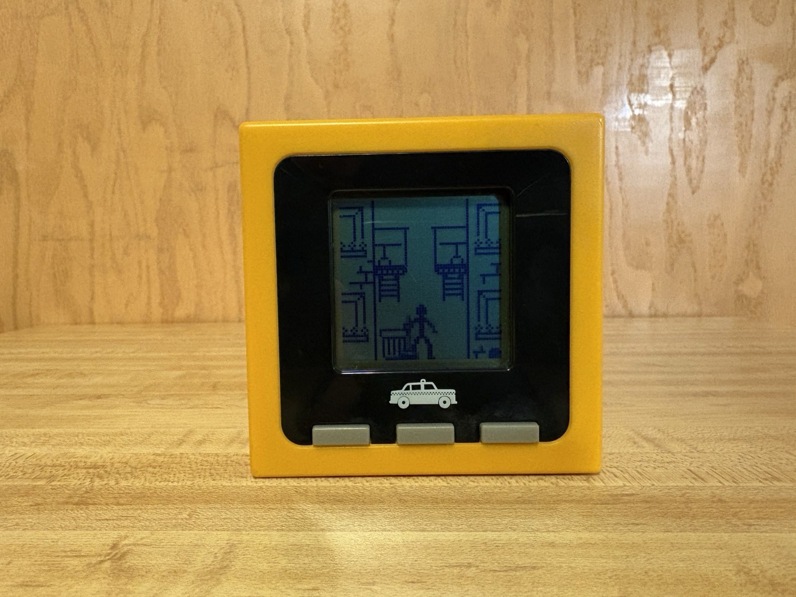 Radica Mattel Cube World Block Bash Yellow Handheld Game Game And Sound WORKING