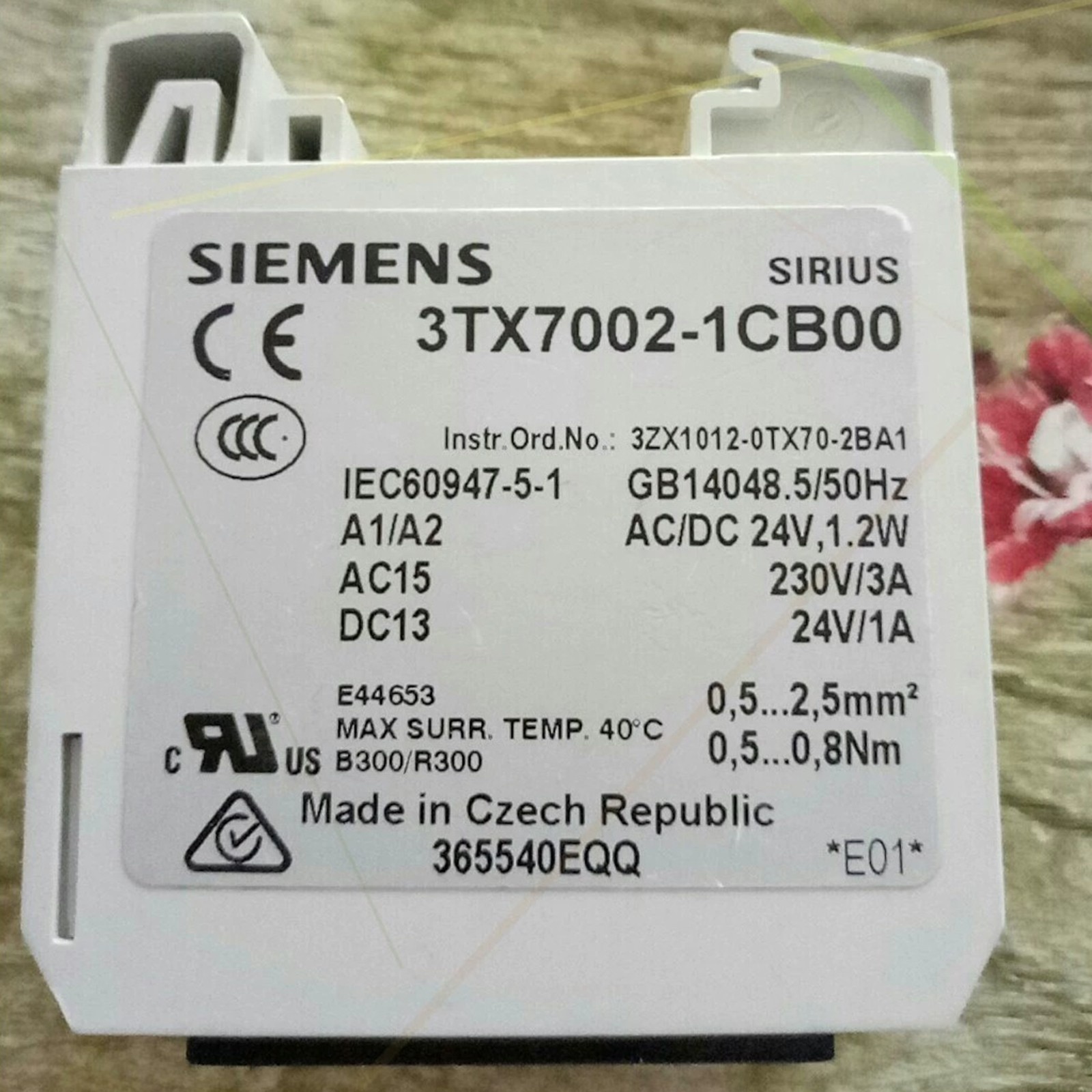 1pcs new 3TX7002-1CB00 auxiliary contactor 24V fast delivery *rr