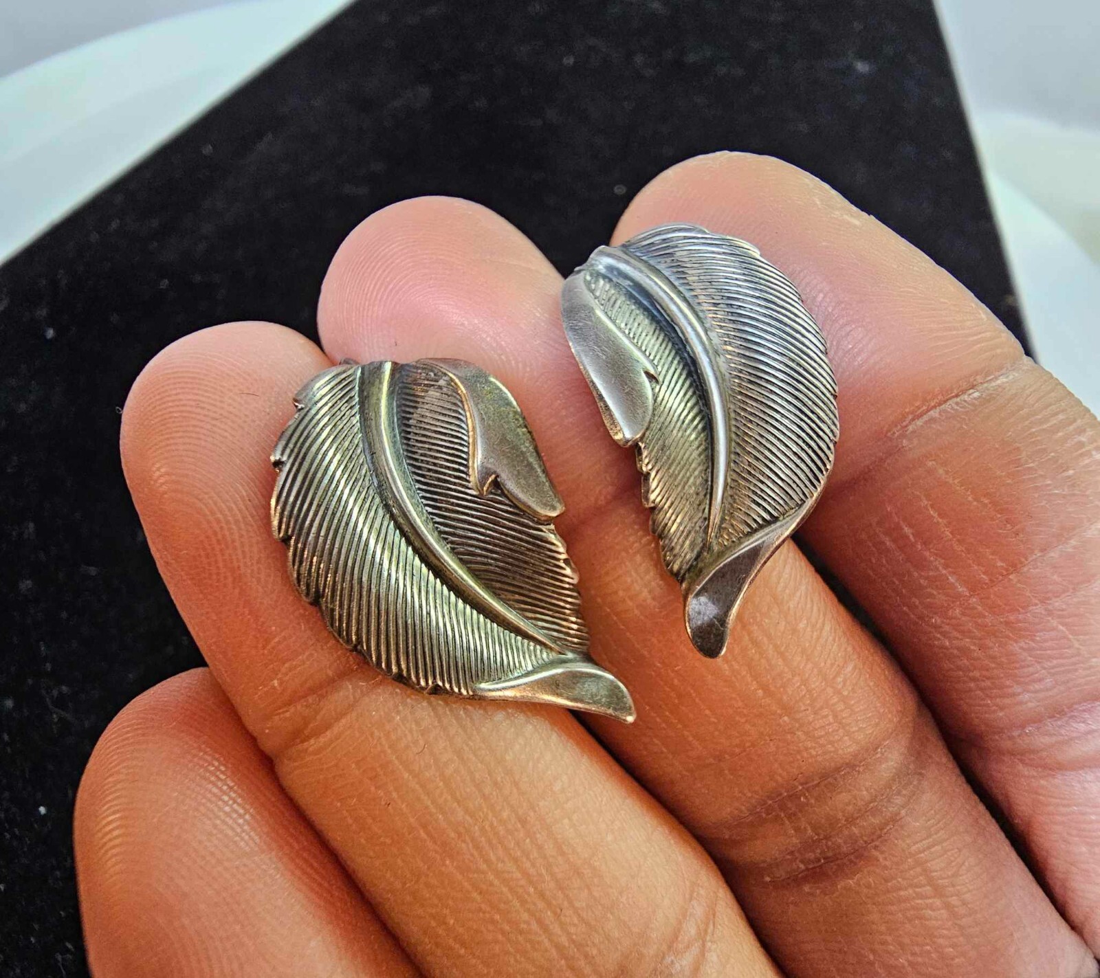 Vtg Sterling Silver Leaf Shaped Screwback Earrings- Tested- S60