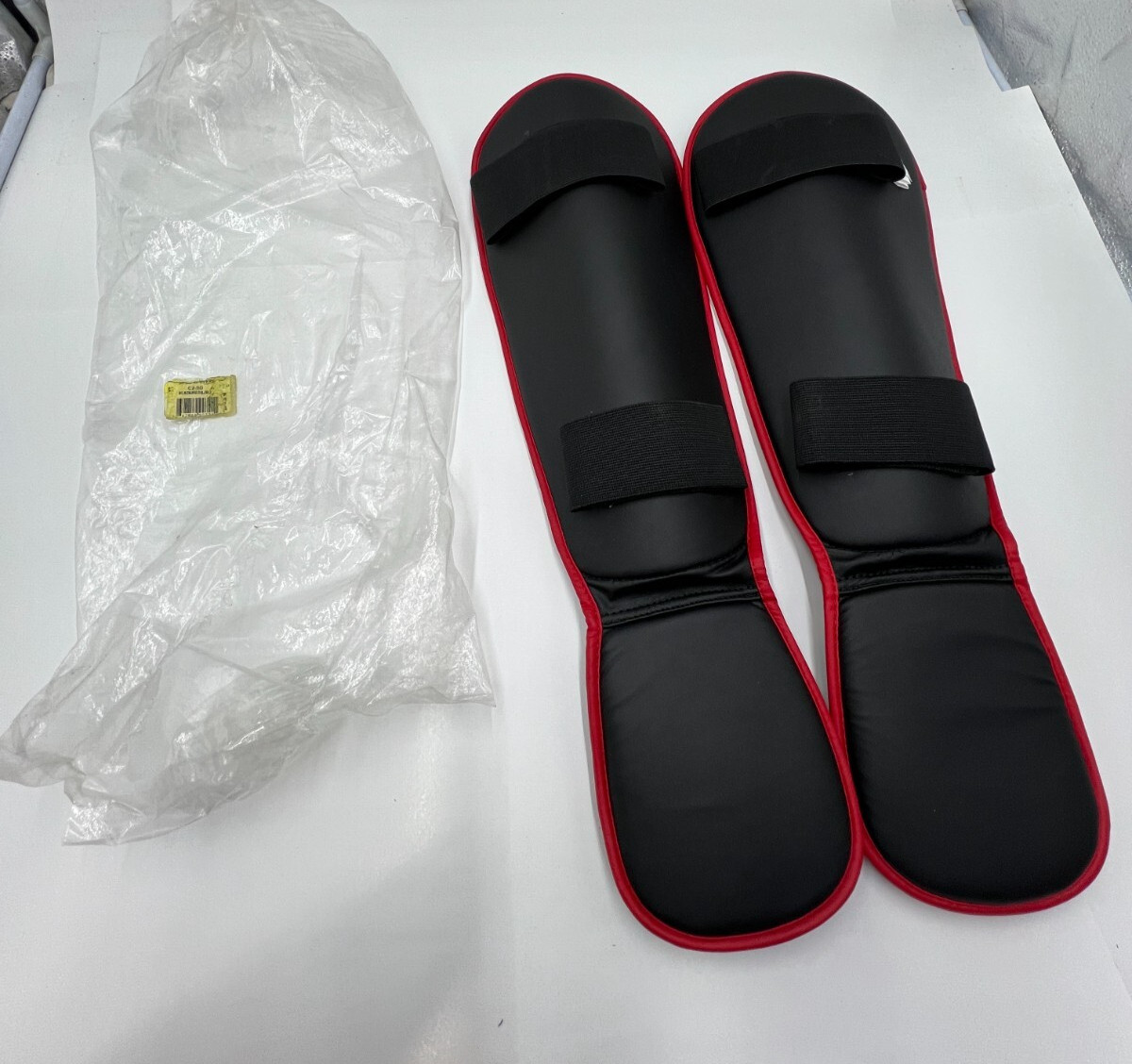 Shin Guard C2-SG Black/Red (L/XL) Form-Fitting Shape Dense Padding