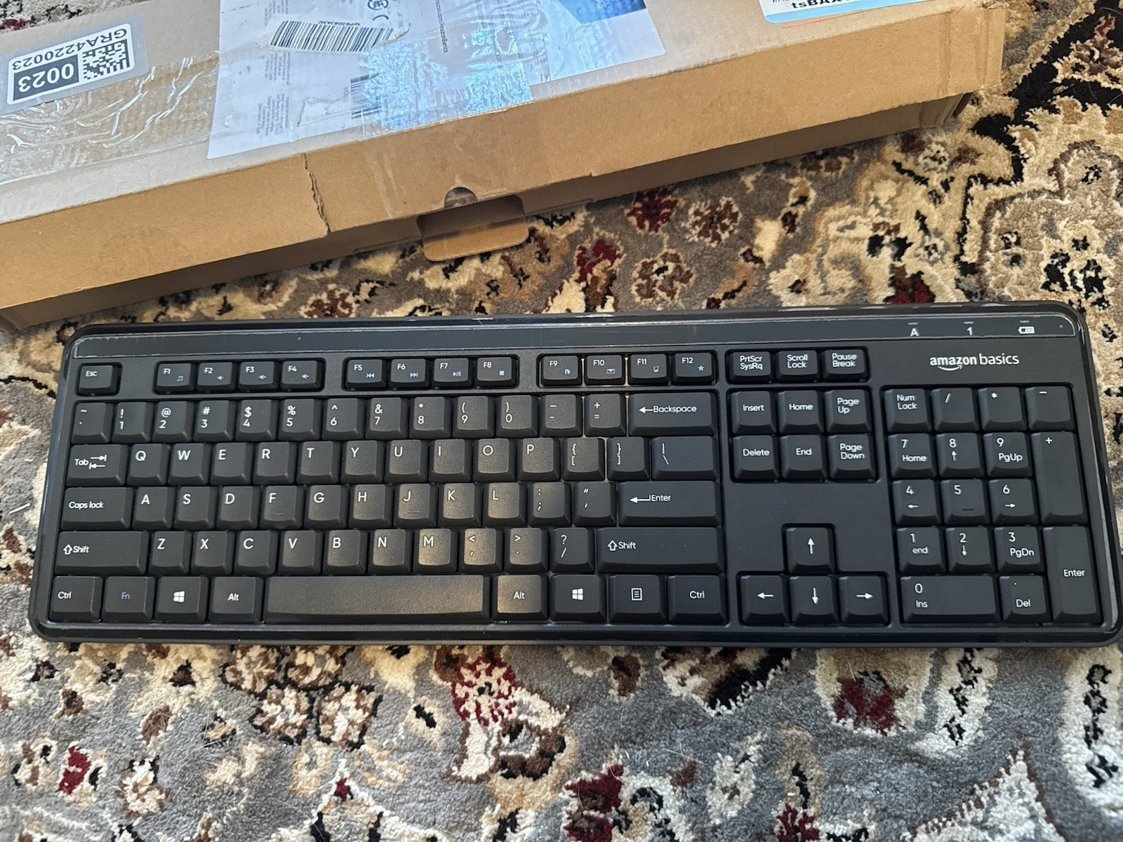 Amazon Basics Modern Wireless Keyboard With Numeric Keypad, silent keys, 2.4GHz