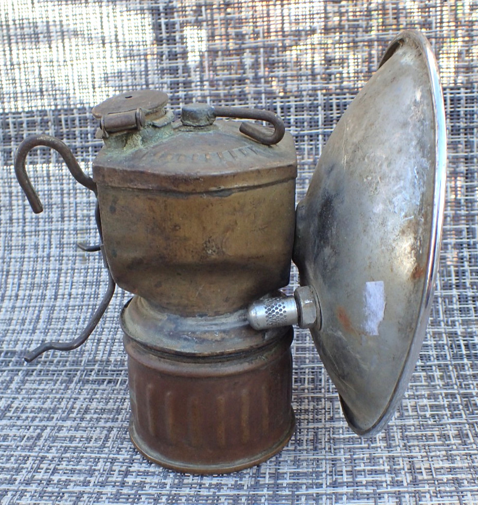 ANTIQUE JUSTRITE STEAMLINED BRASS CARBIDE MINER'S LAMP FOR DISPLAY