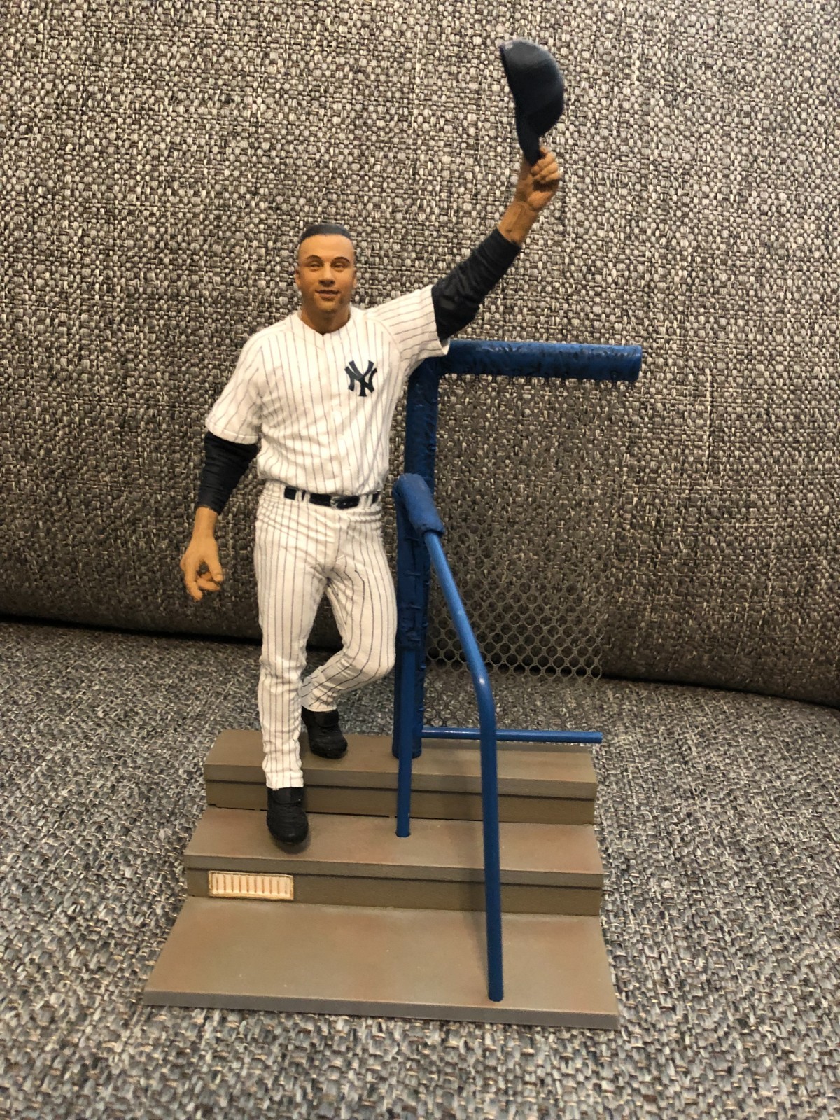 MCFARLANE NY YANKEES DEREK JETER FAREWELL COLLECTORS EDITION FIGURE W/ CAGE
