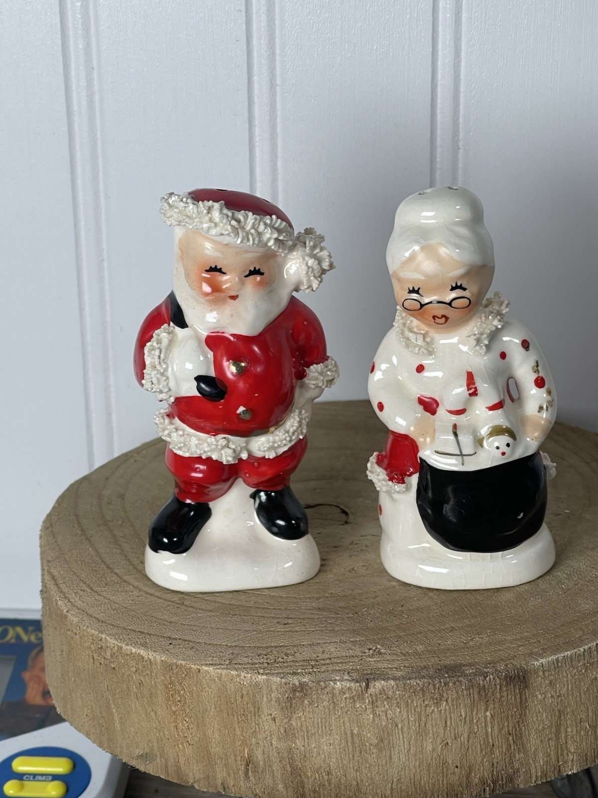 Vtg Napco Mr & Mrs Santa Claus Christmas Salt & Pepper Shakers