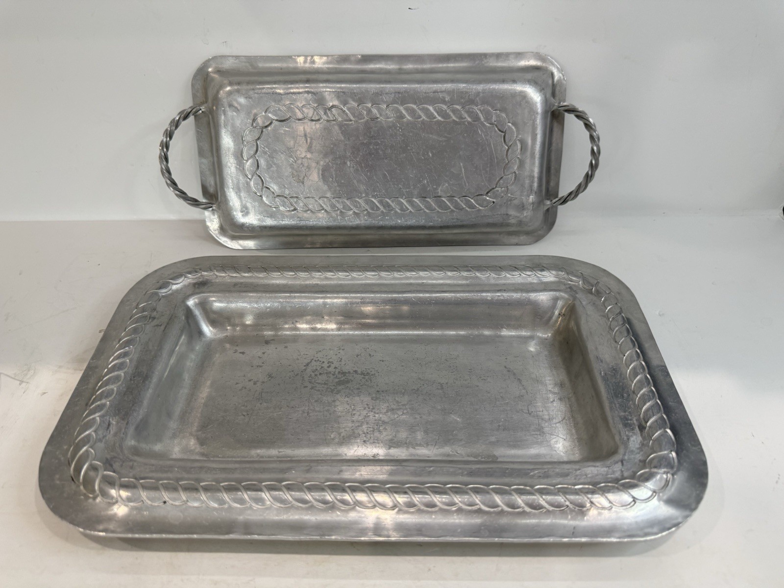 Hammered Aluminum Covered Serviing Dish/Tray Beaded edge Twisted Metal Handles