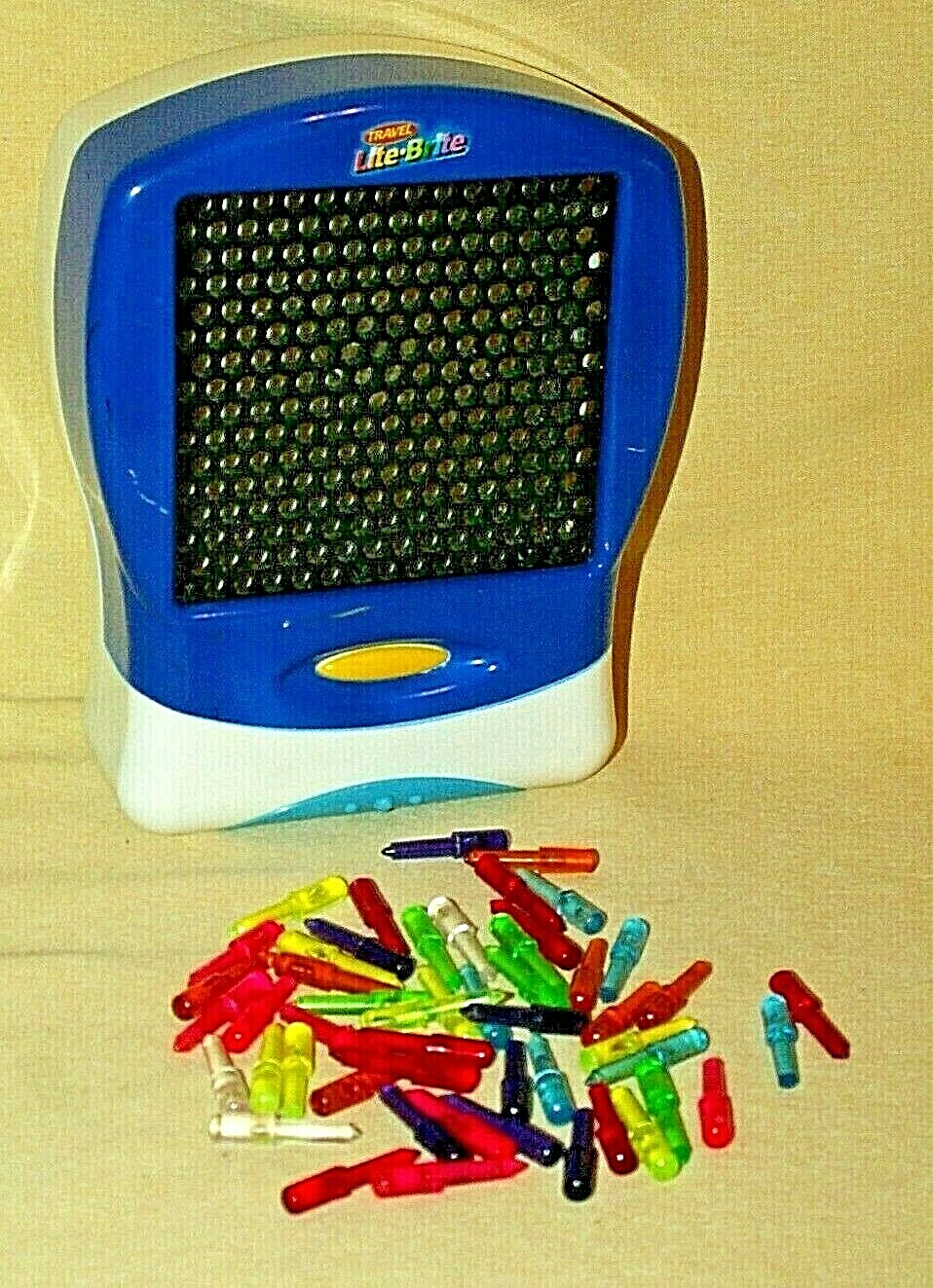 LITE BRITE MINI FLAT SCREEN 2003 HASBRO BATT OP LONG PEGS STORAGE TRAVEL GAME.