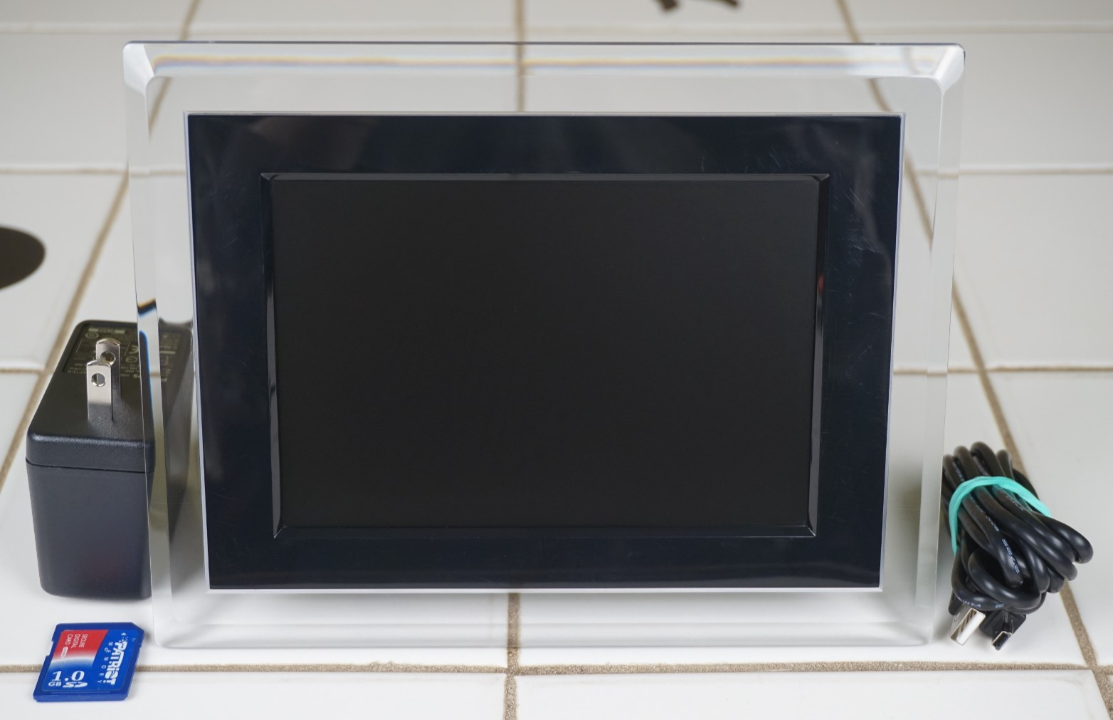 Philips 7FF2FPA/27 Digital PhotoFrame 7" Image Picture Display W/ Extras Tested