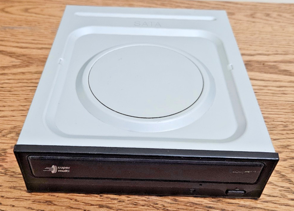 GENUINE  H-L Data Storage Super Multi DVD Rewriter Model: GH24NS90