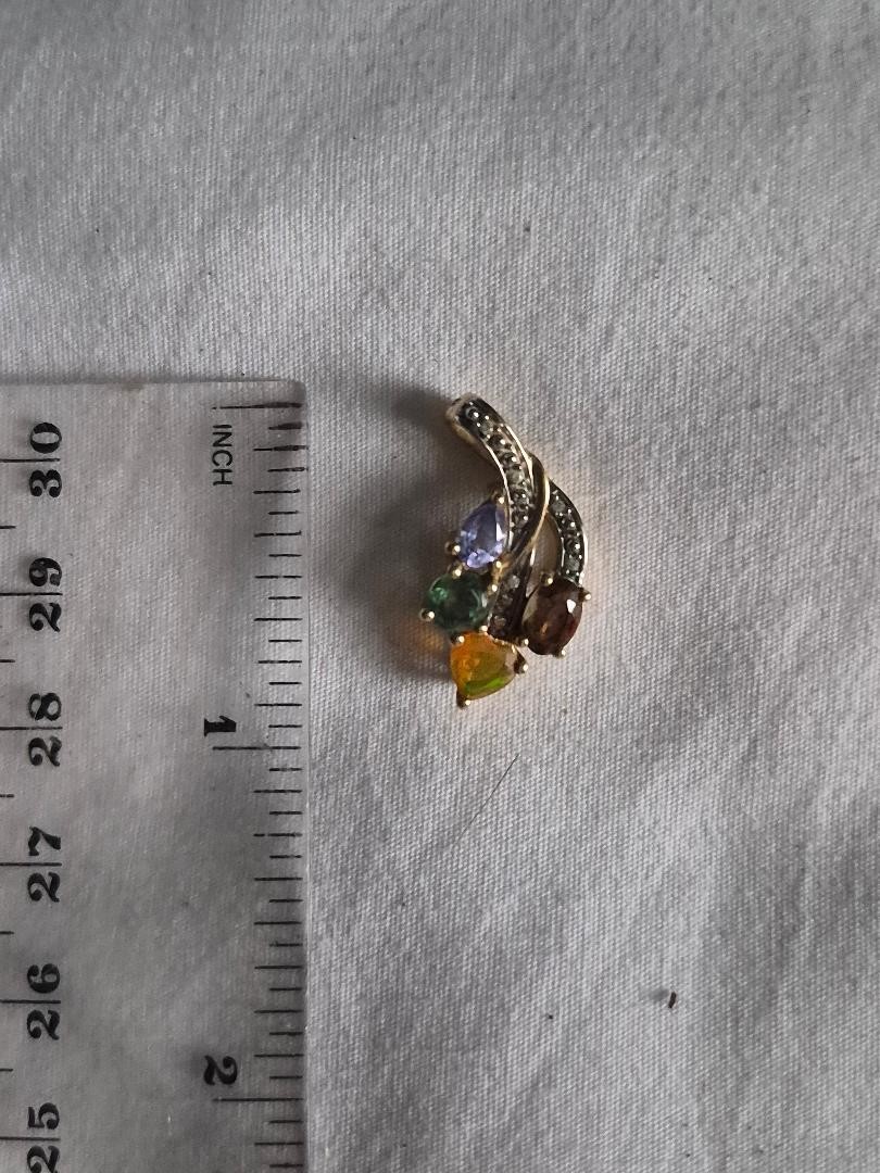 9ct gold pendant from Gemporia with semi precious stones