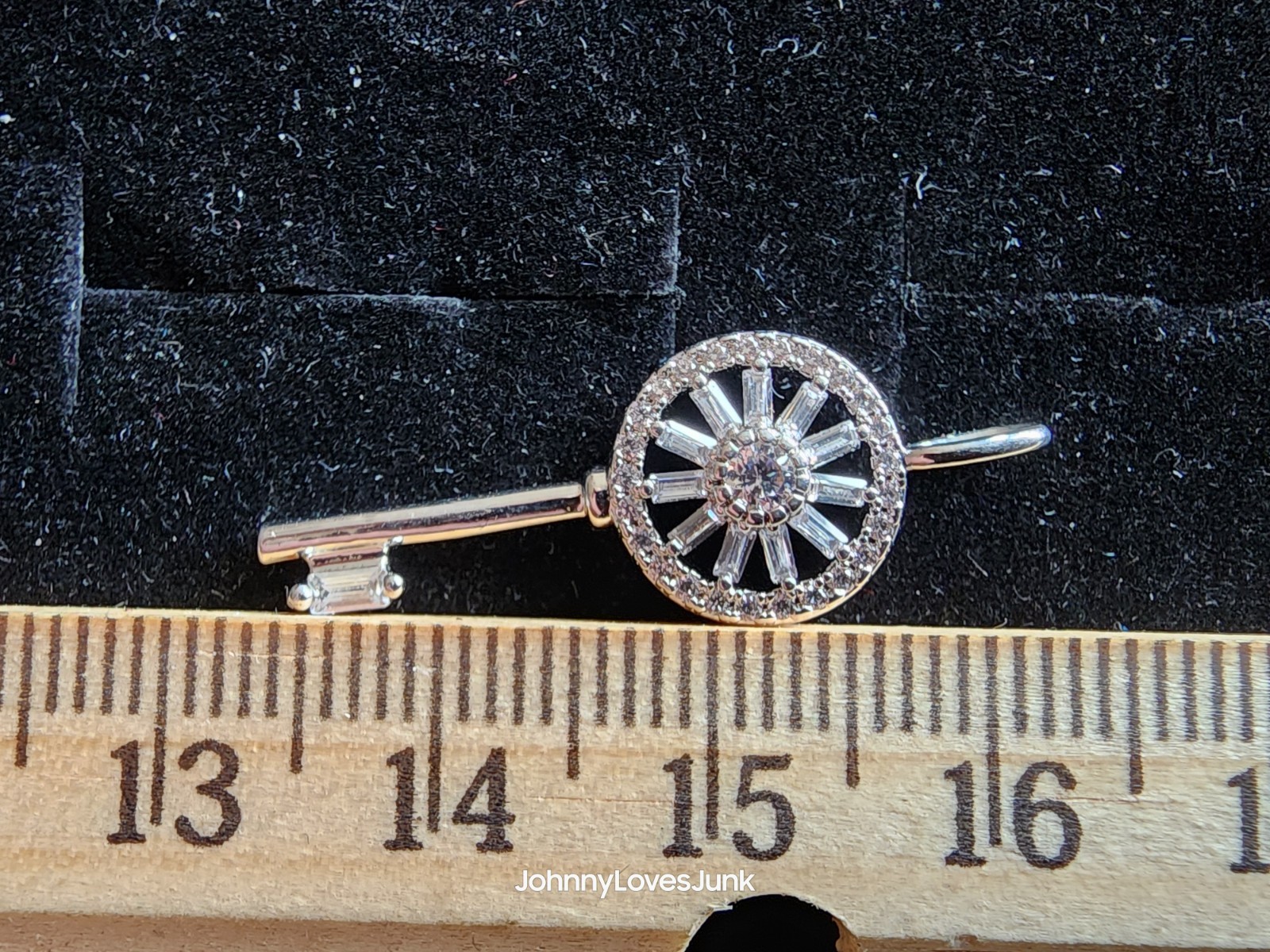 Sterling Silver/CZ Pinwheel Key Pendant Marked/Tested+