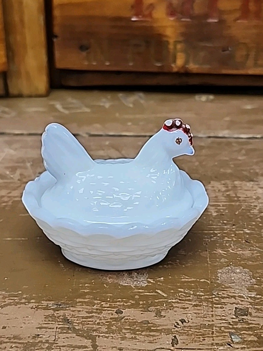 Westmoreland Milk Glass Vintage Mini Hen on Nest  Chicken Salt Cellar White 2.5"