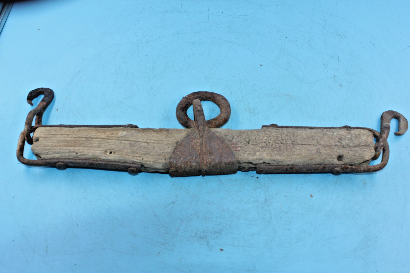 VERY PRIMITIVE WOODEN  & IRON SINGLE TREE HORSE MULE HARNESS SMALL 20 INCH