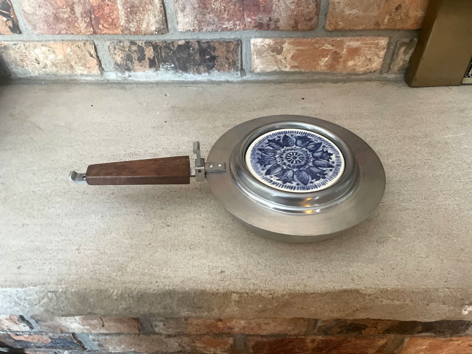 Vintage Duralyne 7 '' Attached Cheese Plate top wooden handle  silent butler