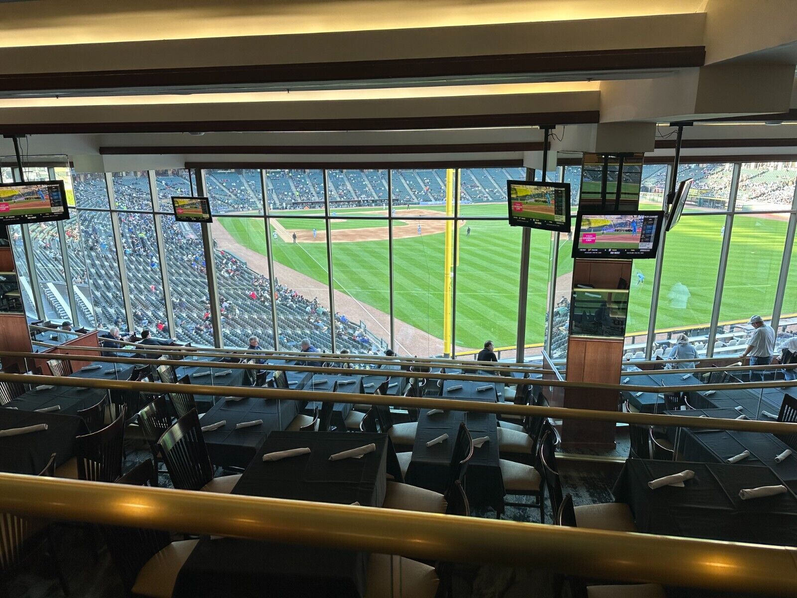 1-4 Stadium Club Pass Passes White Sox vs Rays 4/16/26 - email delivery