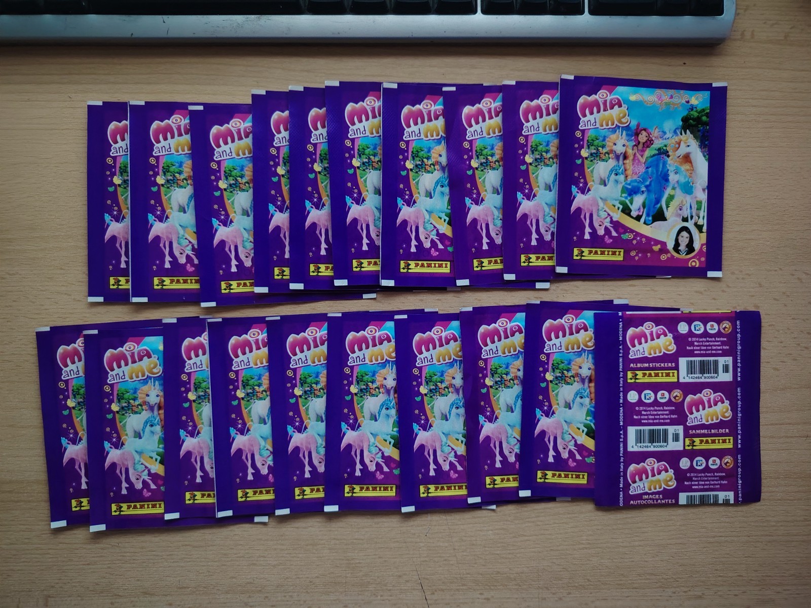 PANINI  MIA AND ME  20 pcs packets