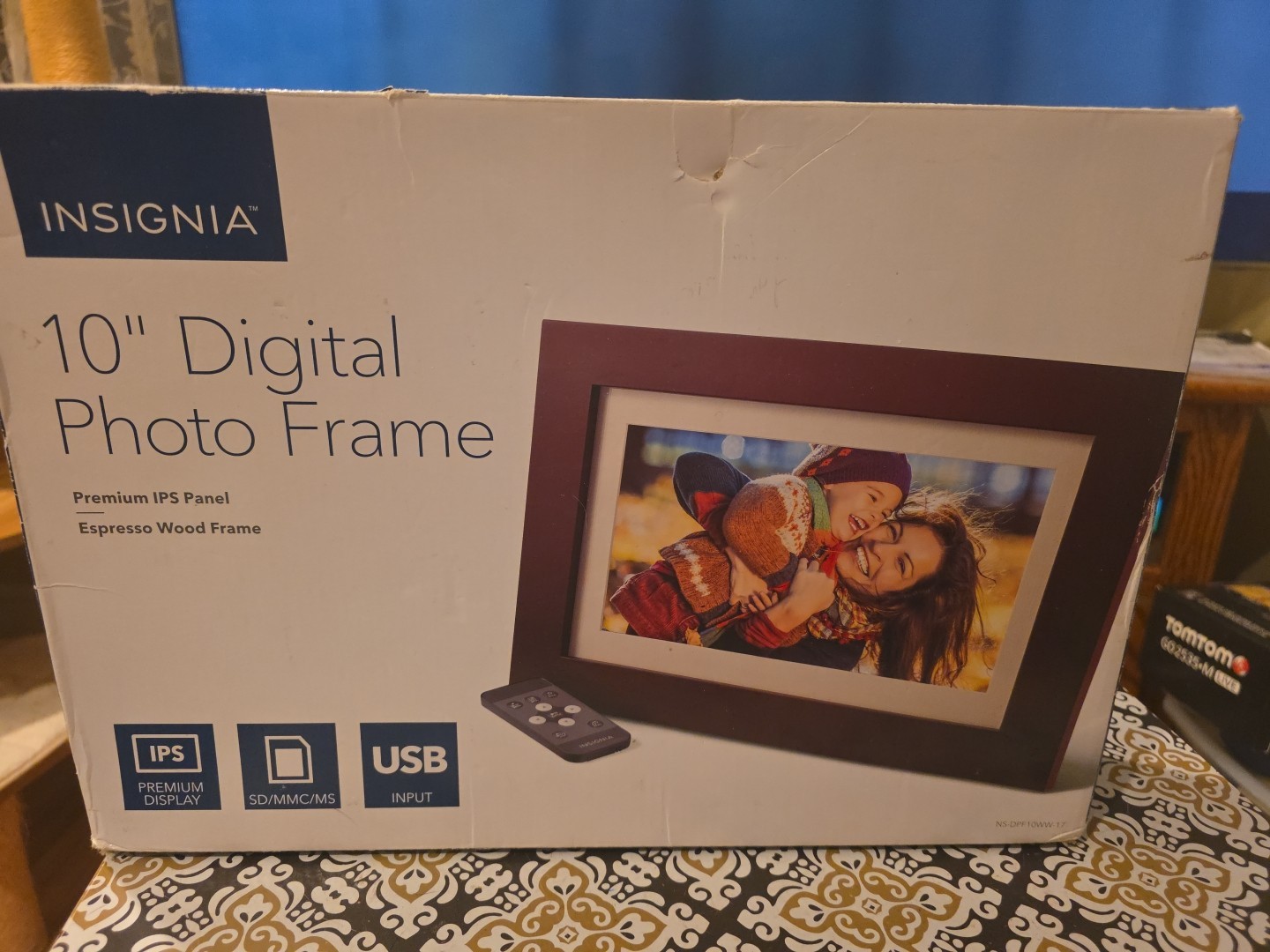 Digital Photo Frame 10" Insignia Premium IPS Panel - Espresso Wood Frame - NEW 