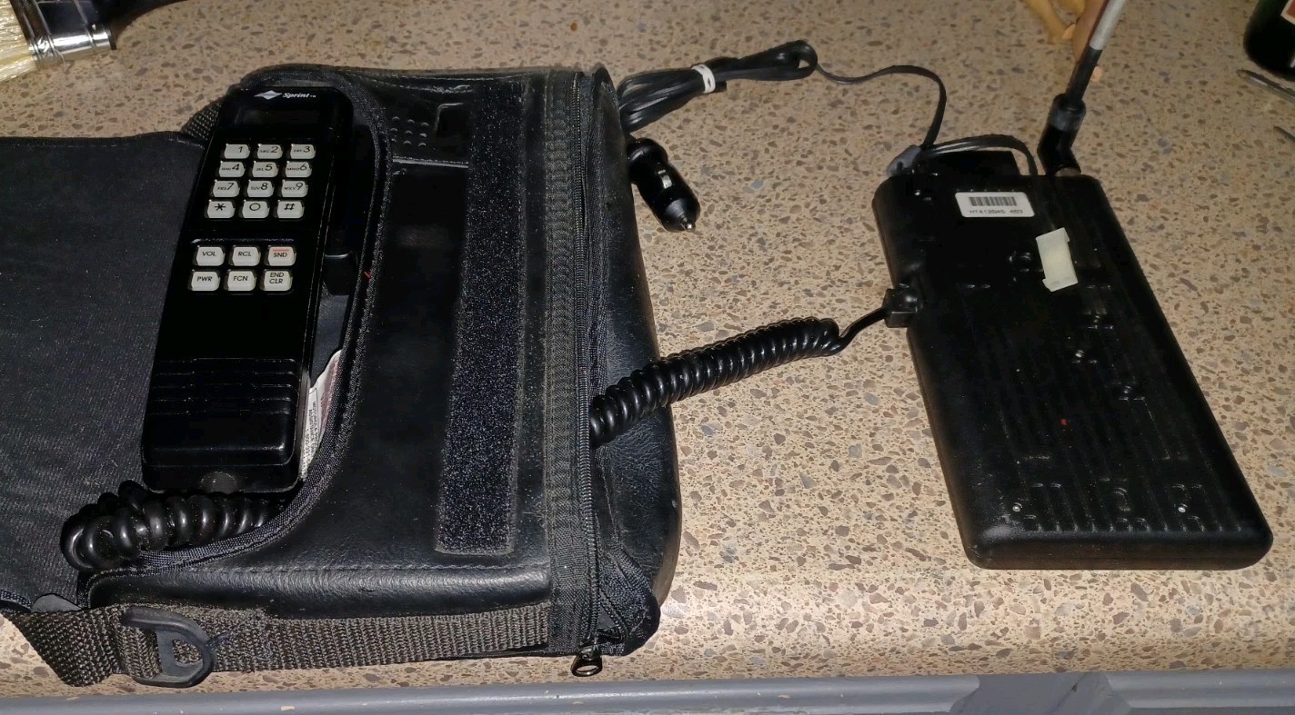 Vintage Motorola Sprint SCN2497A  Portable Handheld Phone W/ Case & Accessories