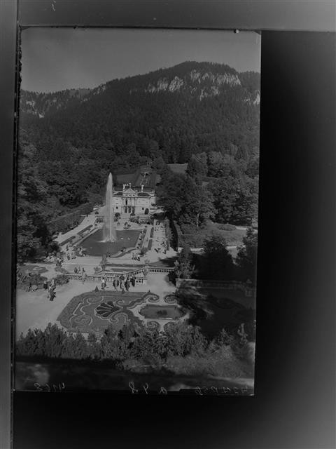 30017745 - 8103 Oberammergau Castle Linderhof Garmisch-Partenkirchen LKR