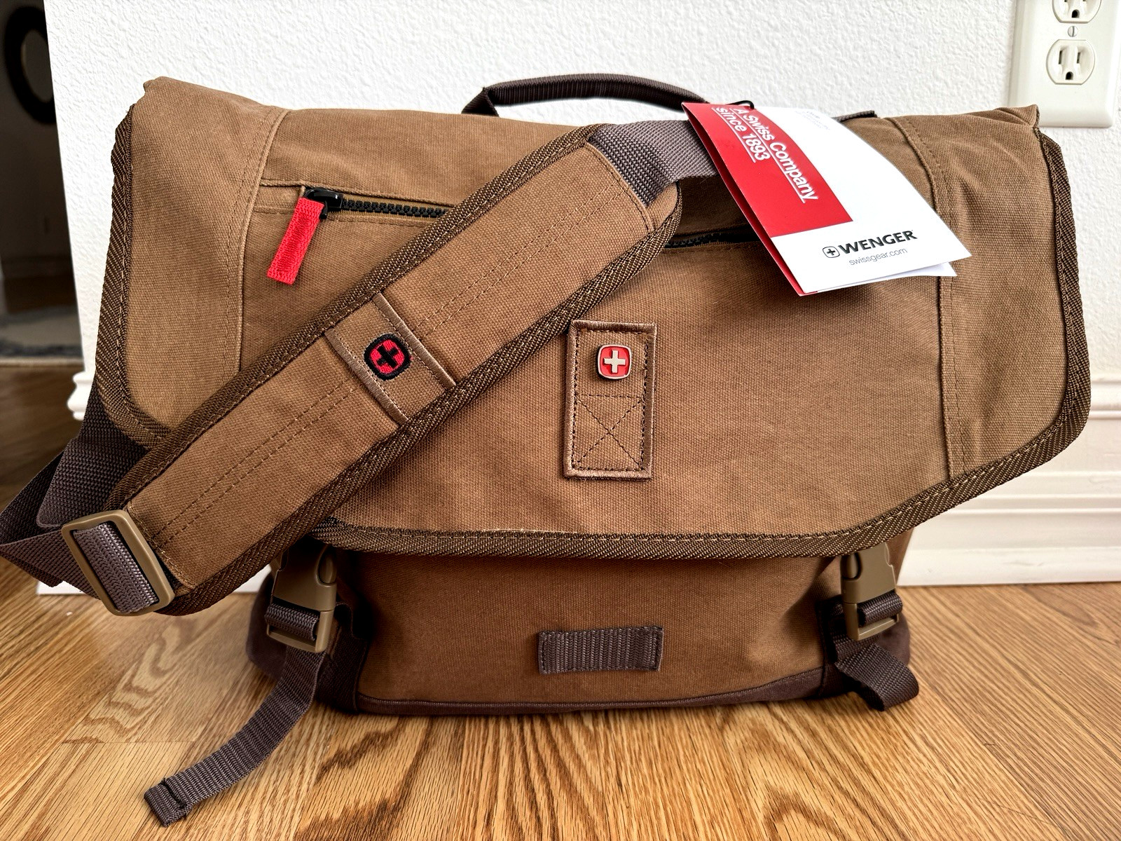 Wenger Corfe 16" Messenger Bag With Tablet Pocket 602681 - Camel - New With Tags