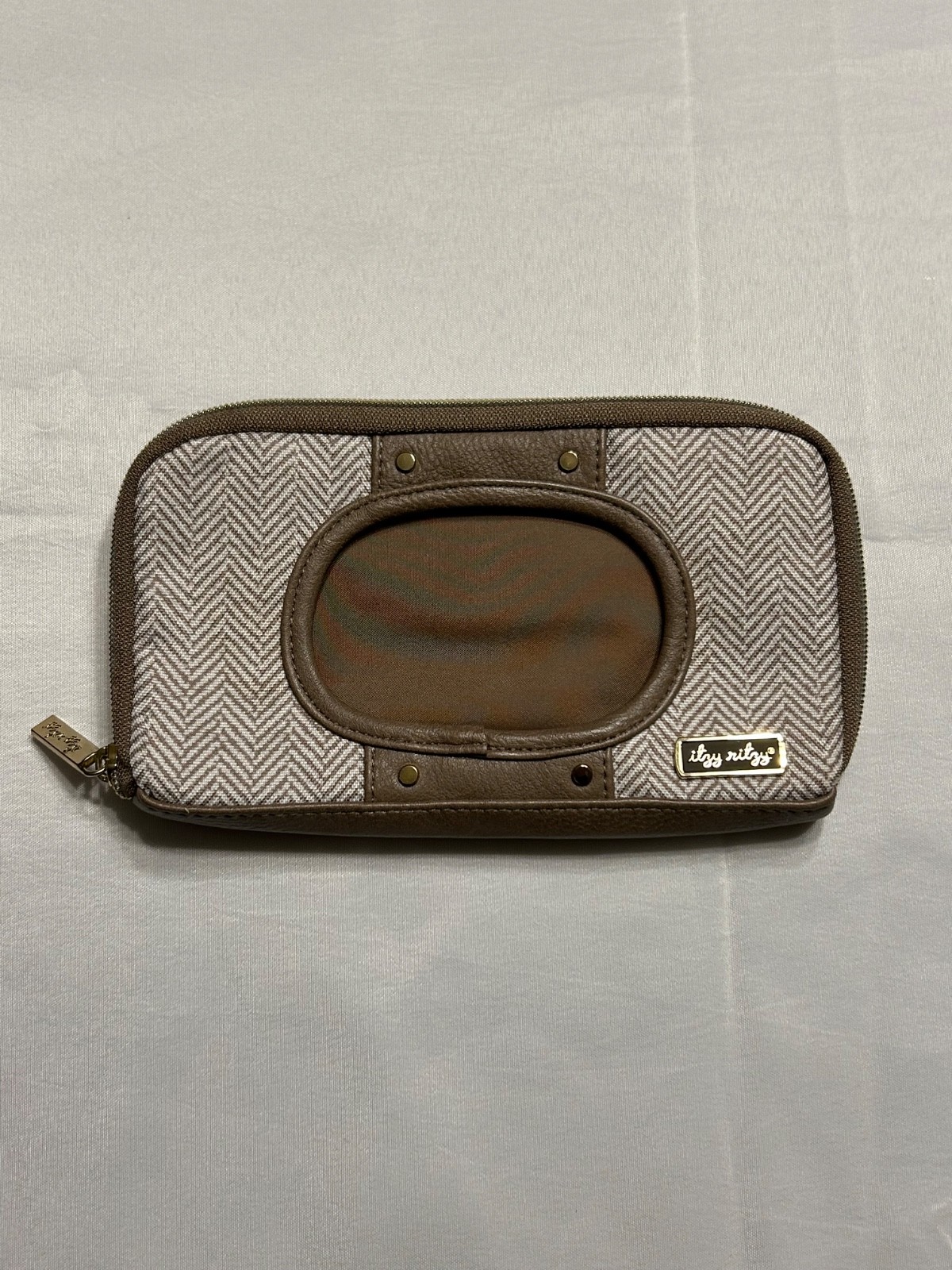 Itzy Ritzy baby diaper wipes portable travel case khaki chevron pattern