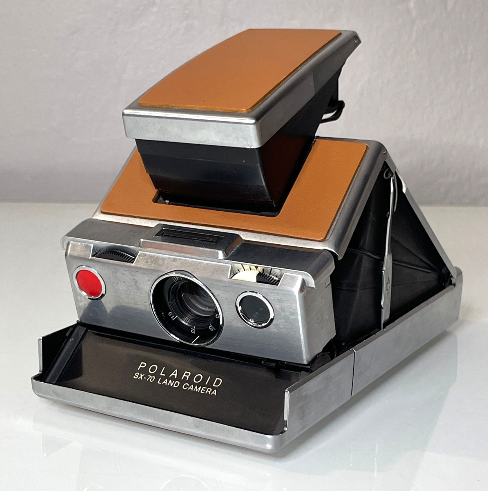 Vintage 1970's Polaroid SX-70 Land Camera with  Pouch