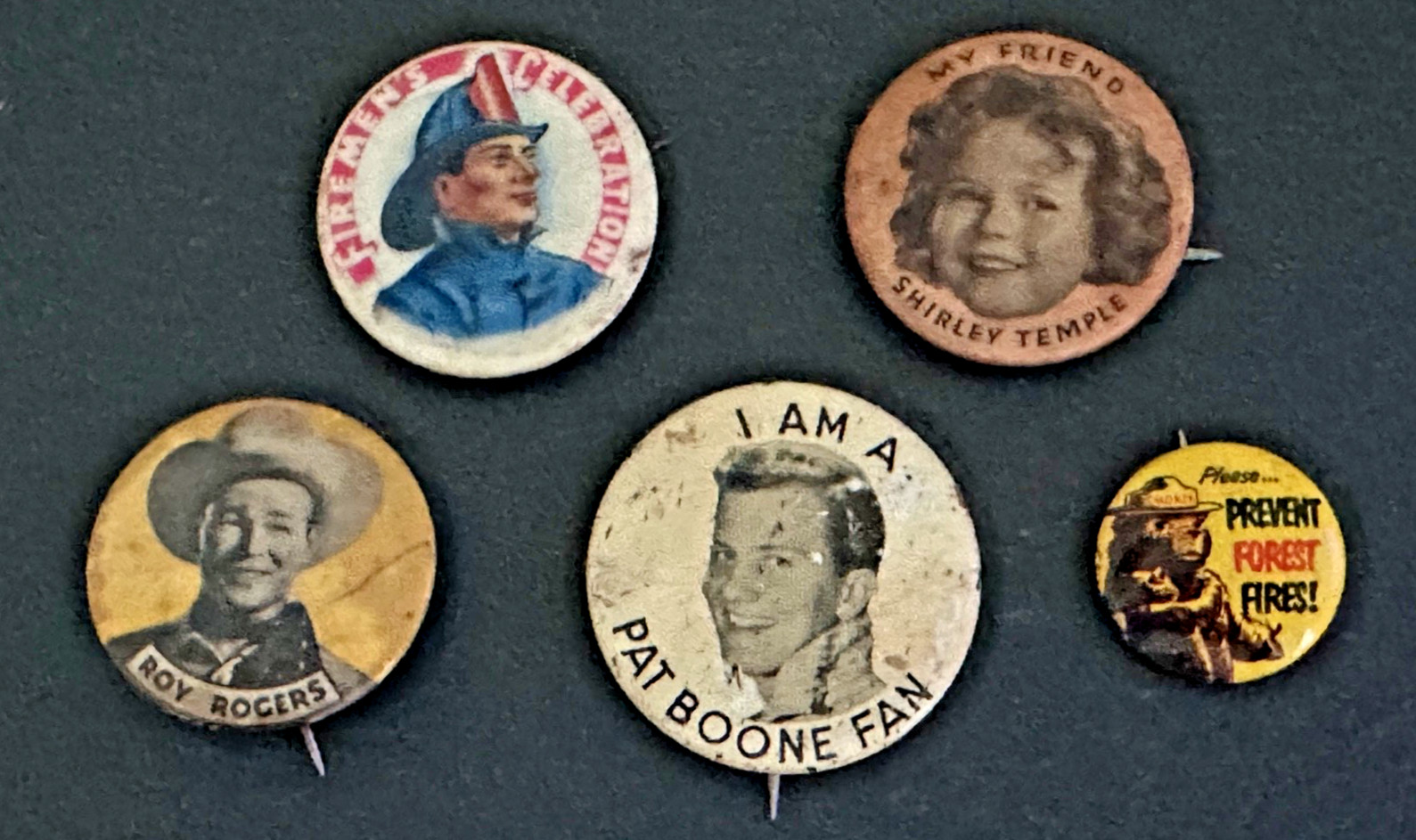 5 VINTAGE PINS: SHIRLEY TEMPLE, PAT BOONE, ROY ROGERS, SMOKEY BEAR, FIREMEN M188